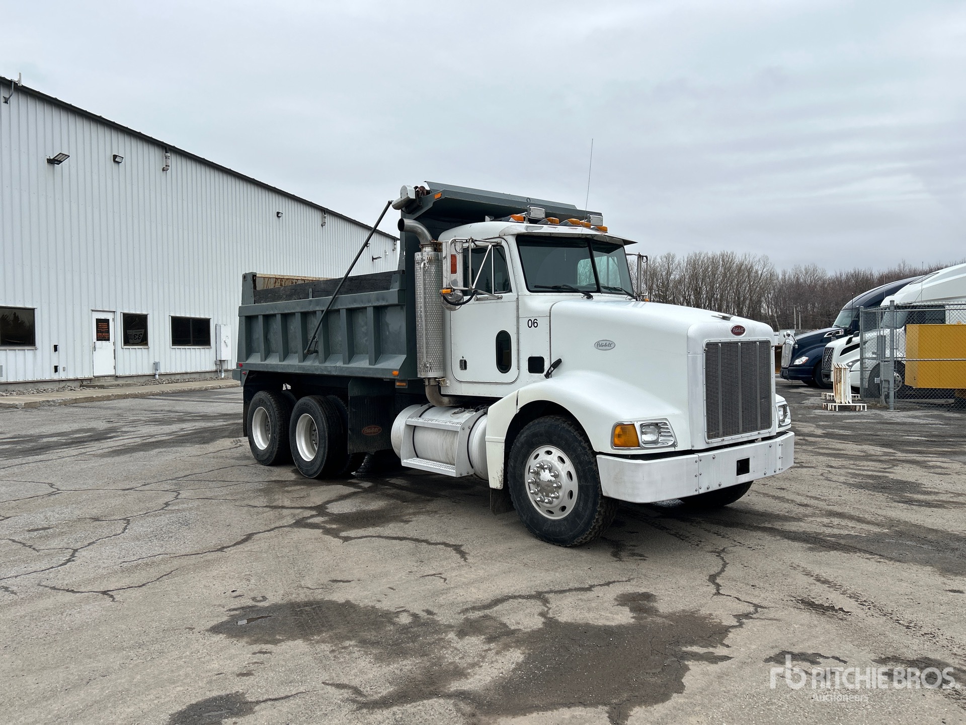 1996 Peterbilt 385