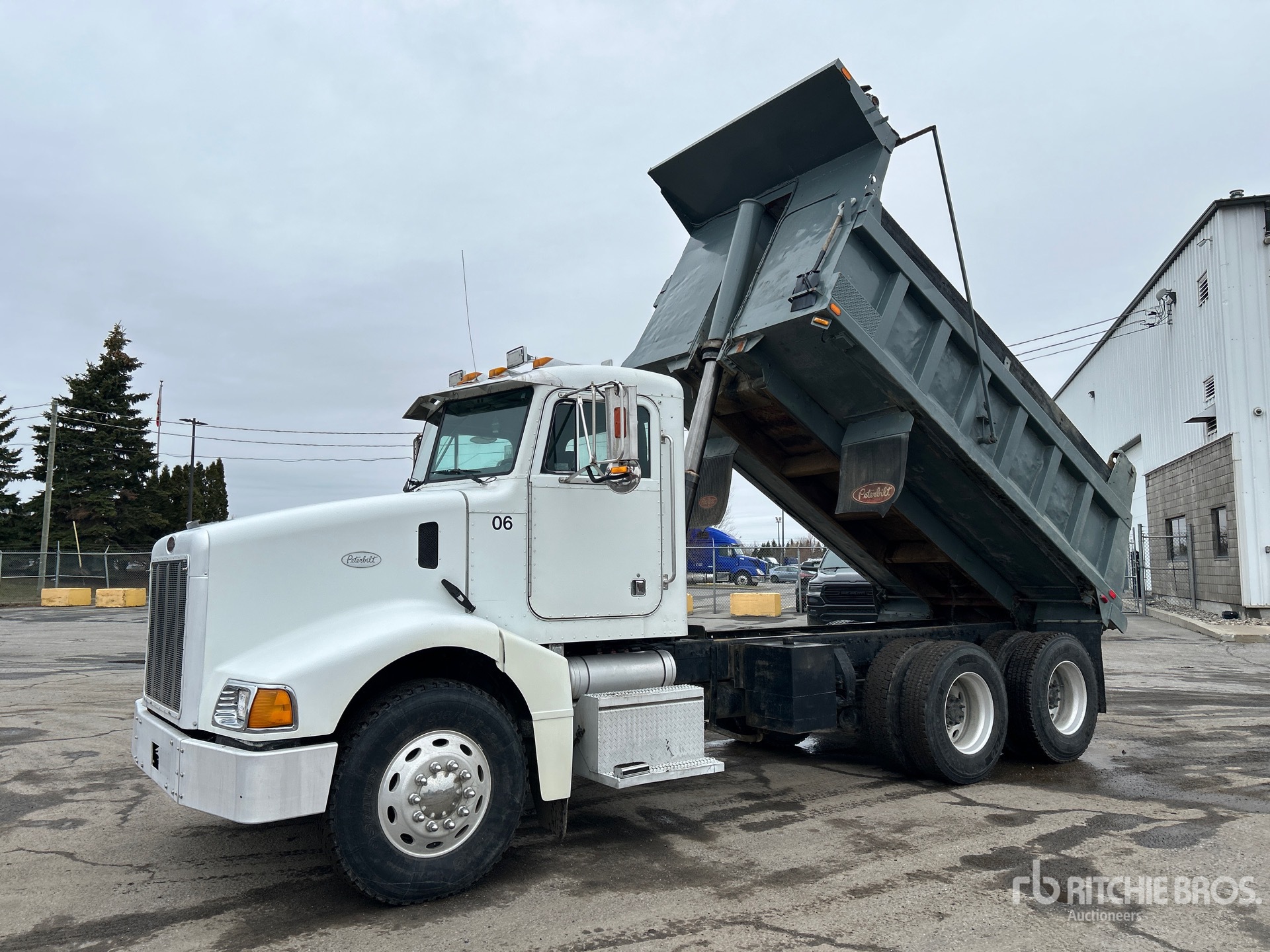 1996 Peterbilt 385
