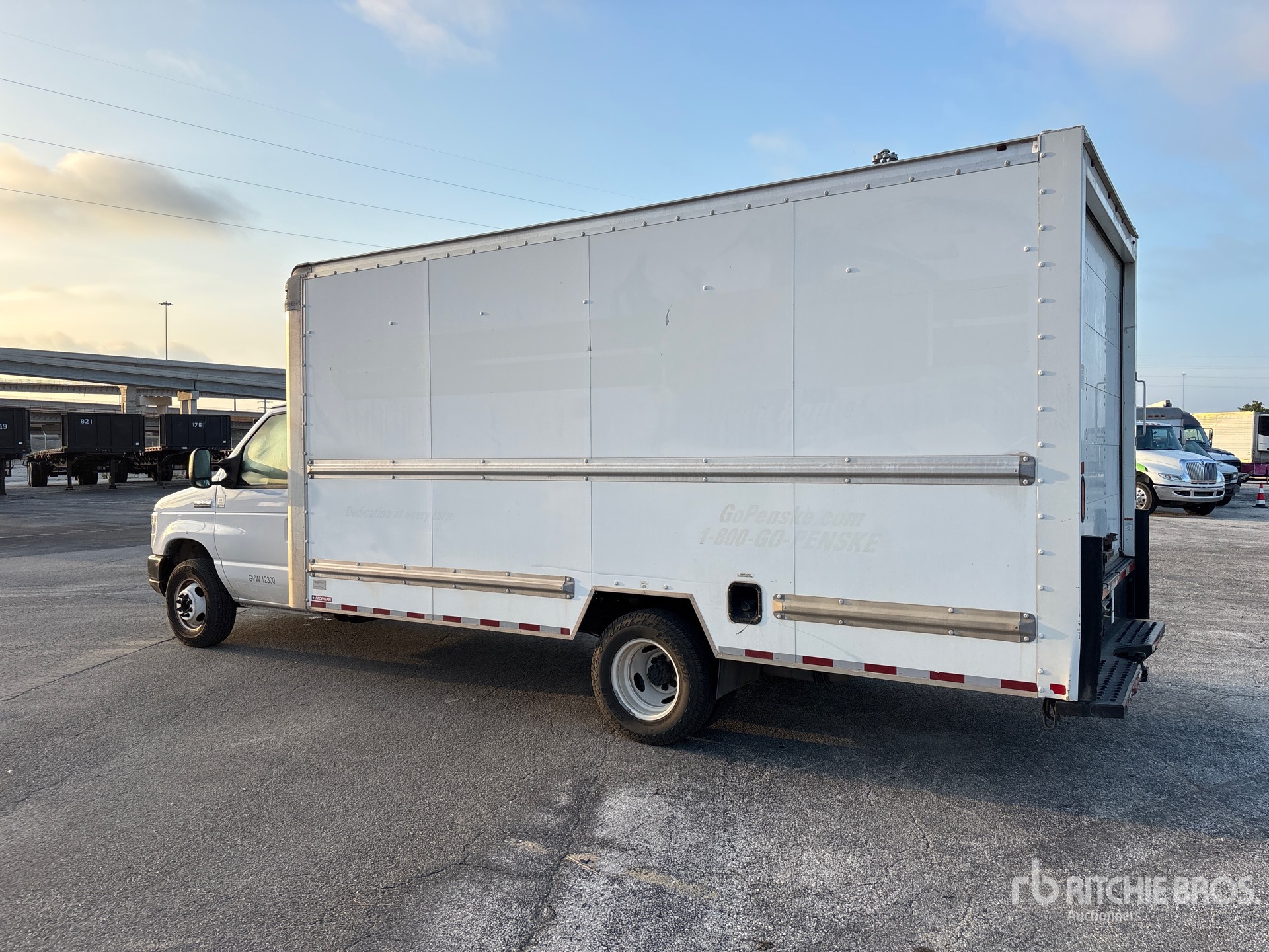 2018 Ford E-350