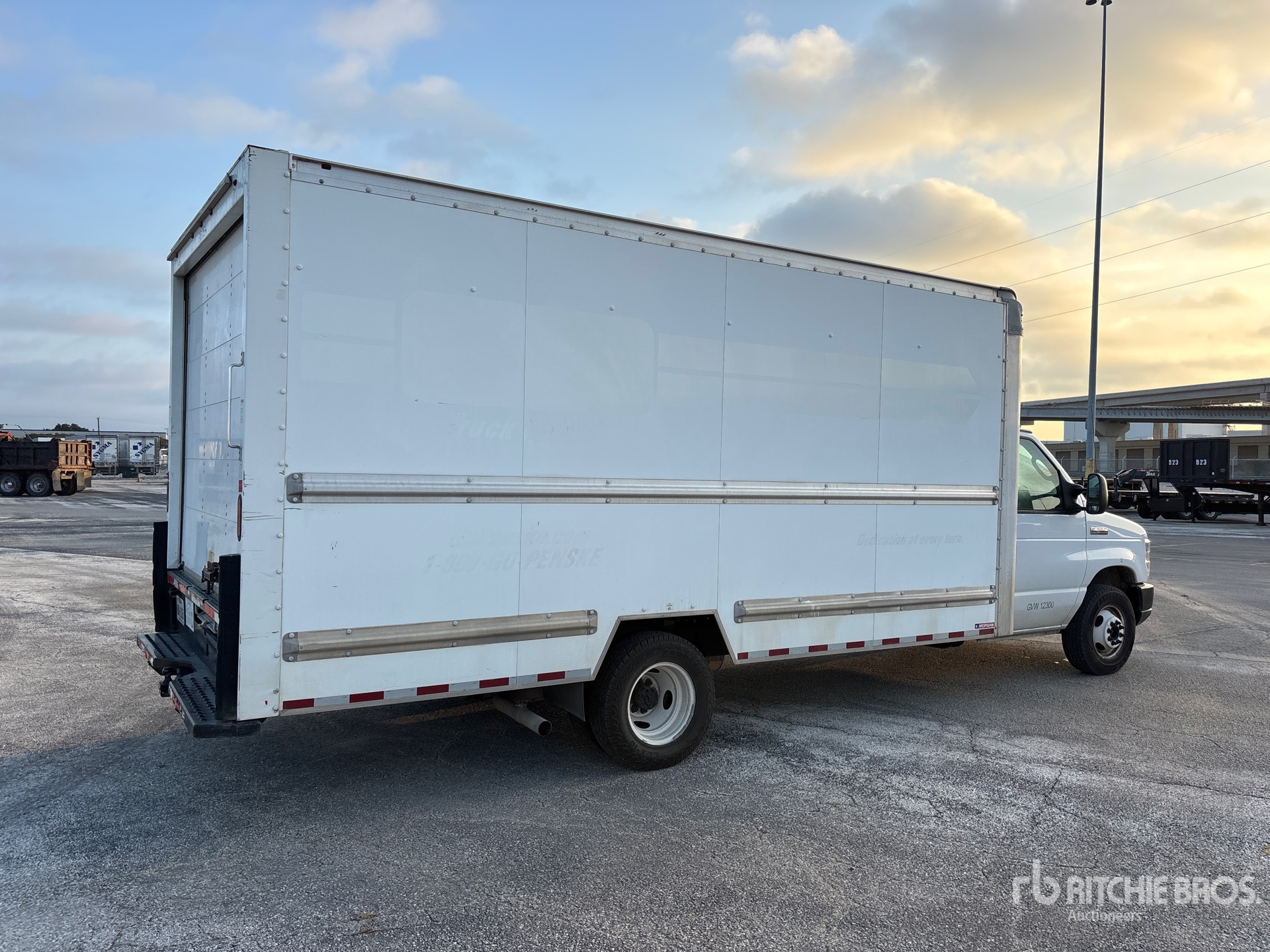 2018 Ford E-350