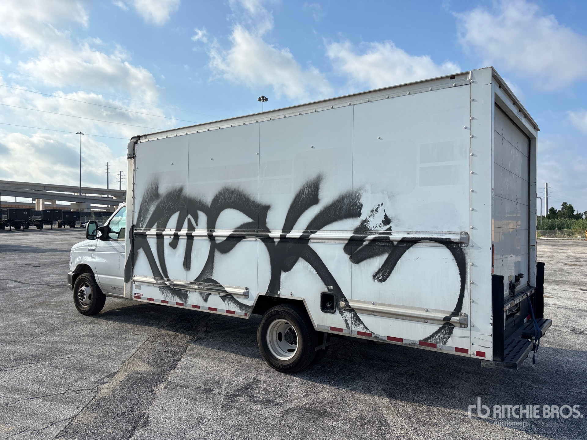2018 Ford E-350