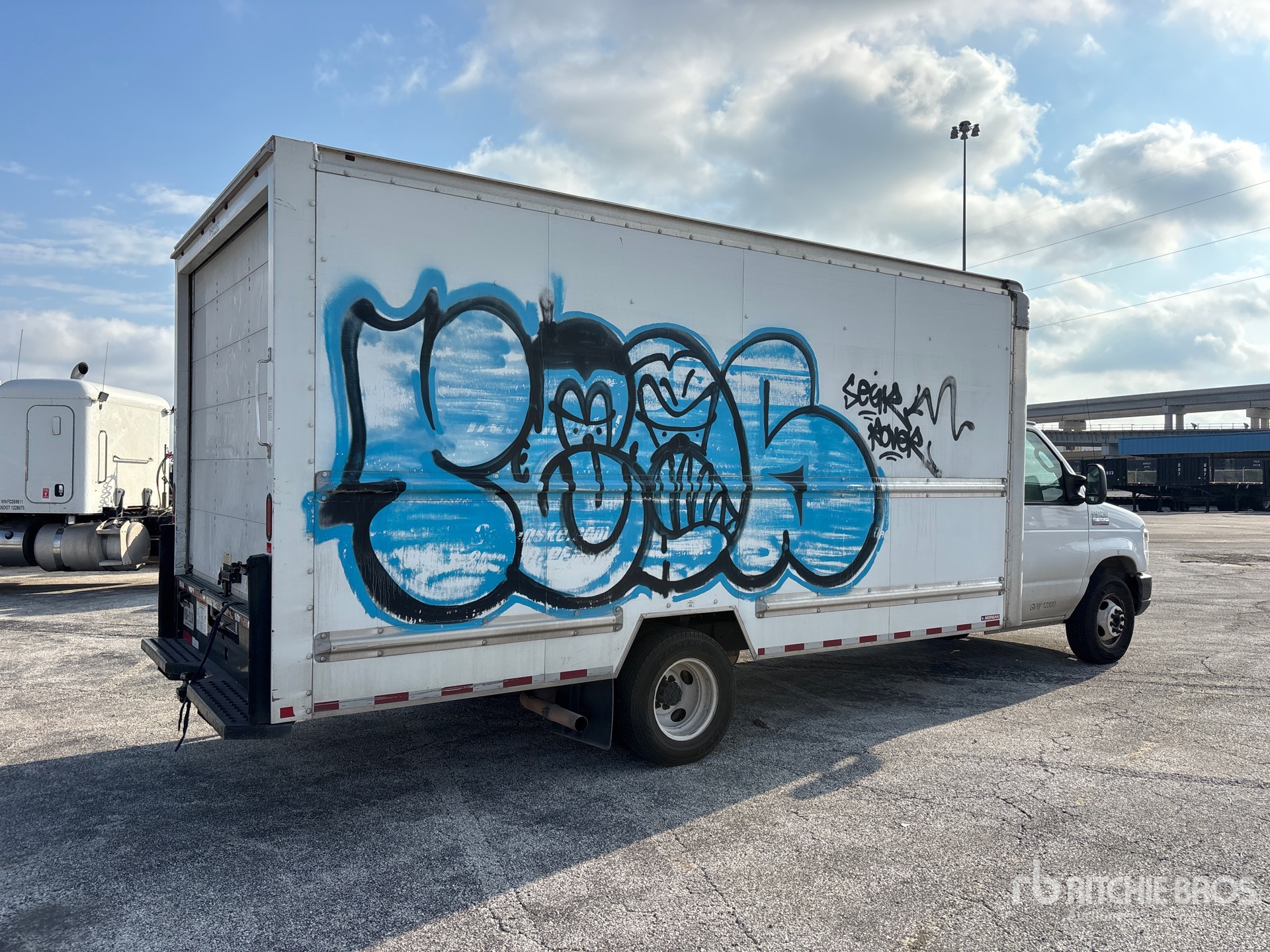2018 Ford E-350
