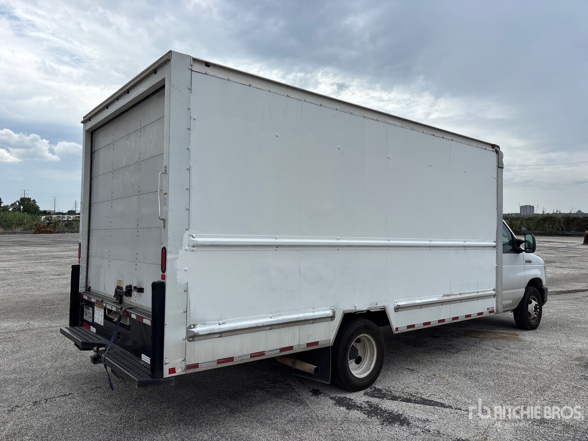 2018 Ford E-350
