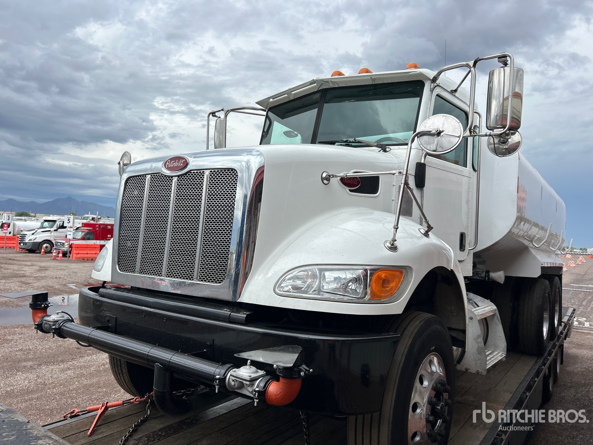 2016 Peterbilt 382