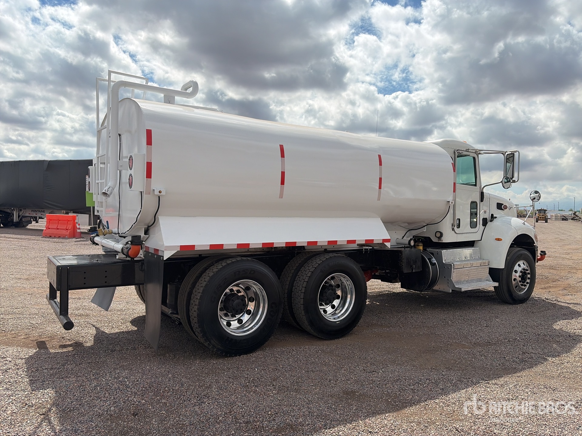 2017 Peterbilt 382