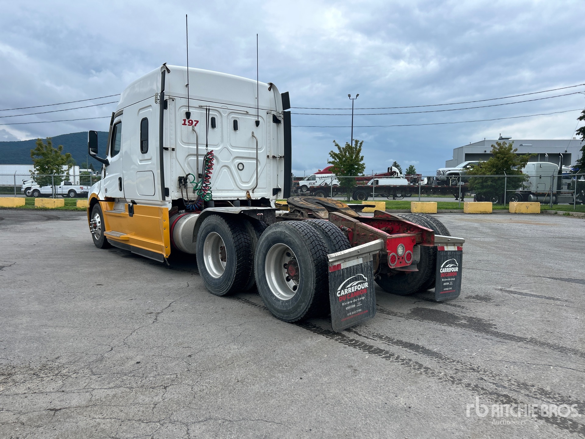 2019 Freightliner CASCADIA 126