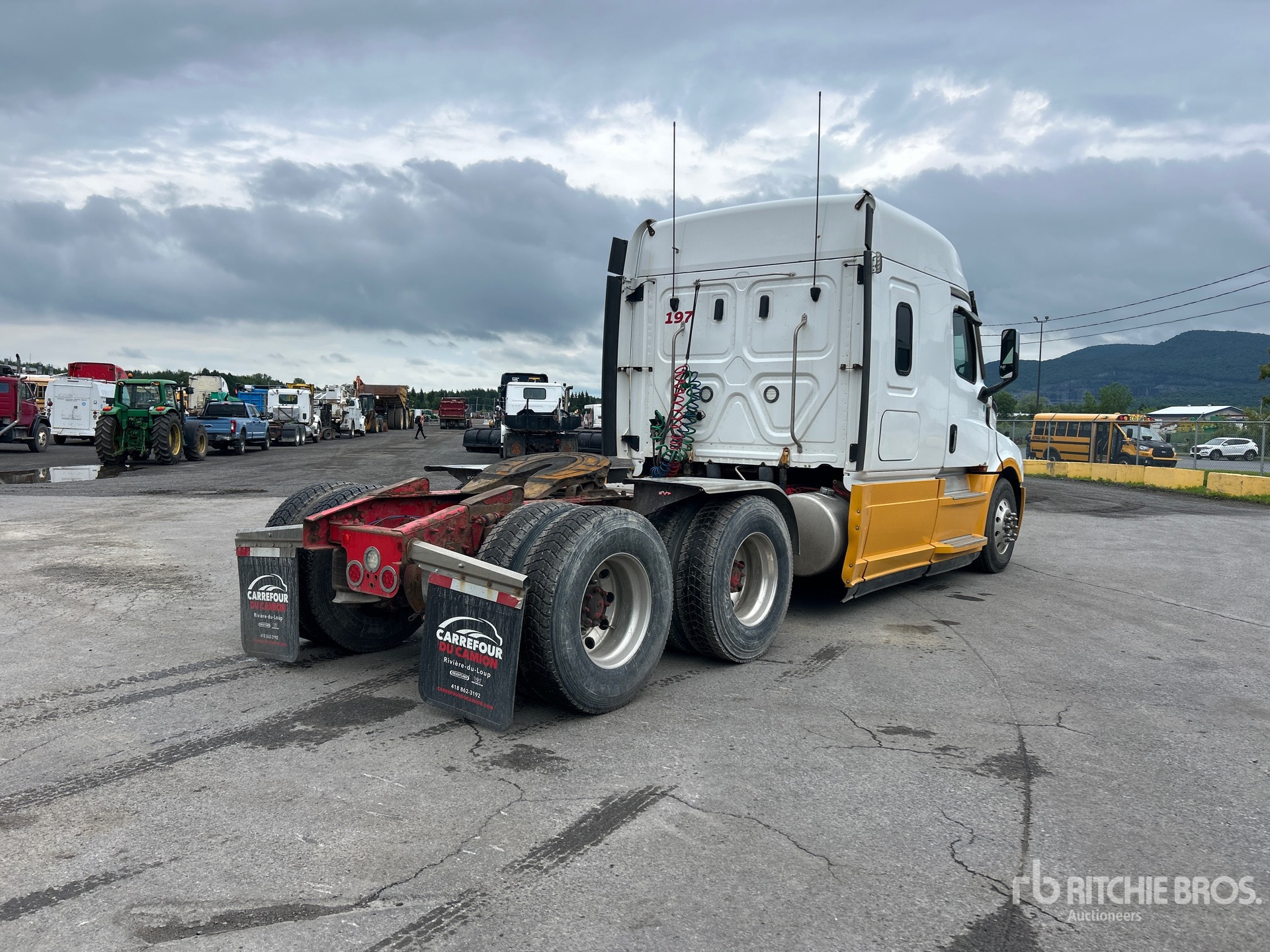2019 Freightliner CASCADIA 126