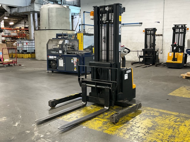 Vestil S-118-AA-FR 1500 lb Reach Truck