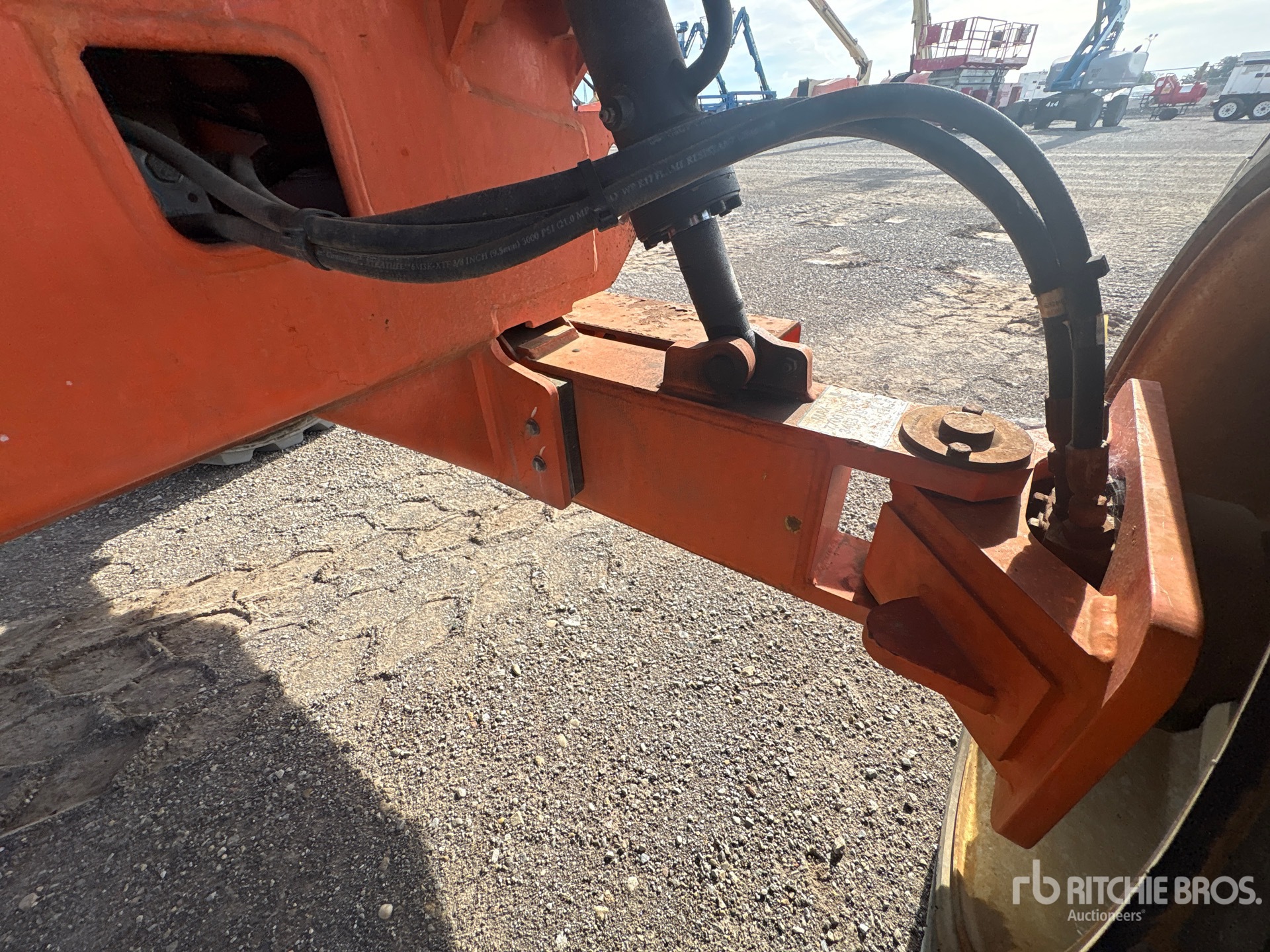 2011 JLG M600JP