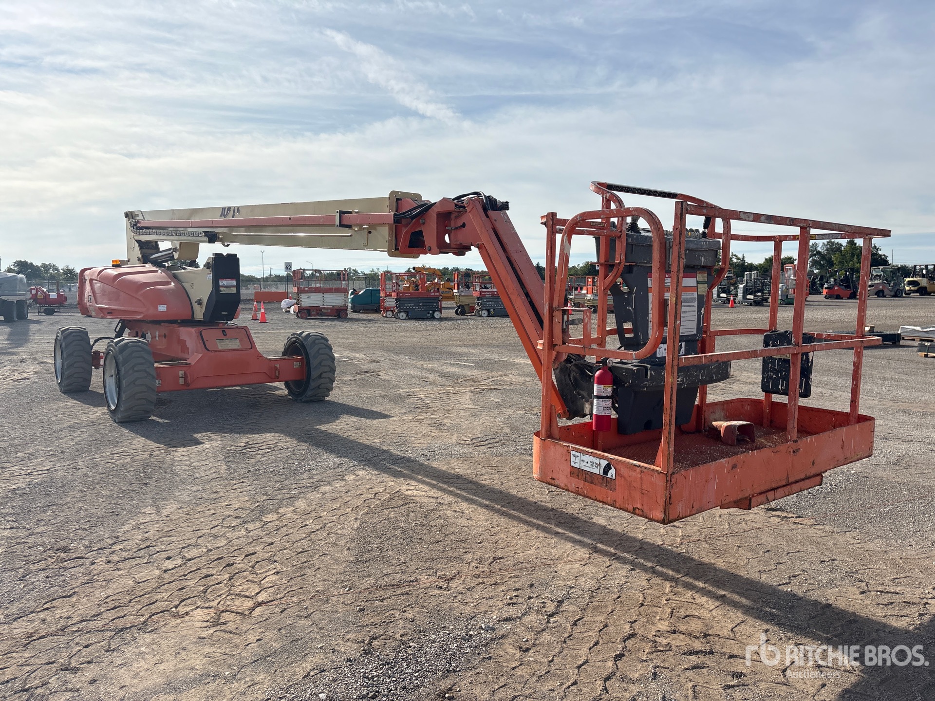 2011 JLG M600JP