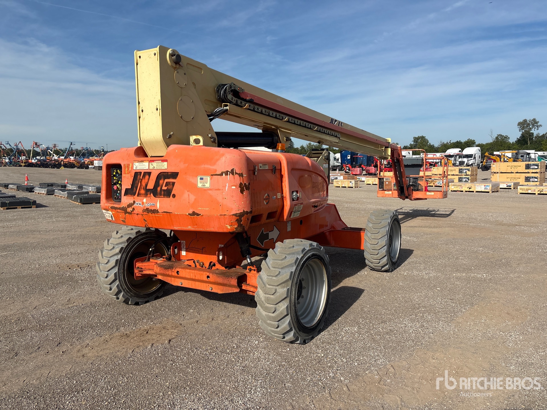 2011 JLG M600JP
