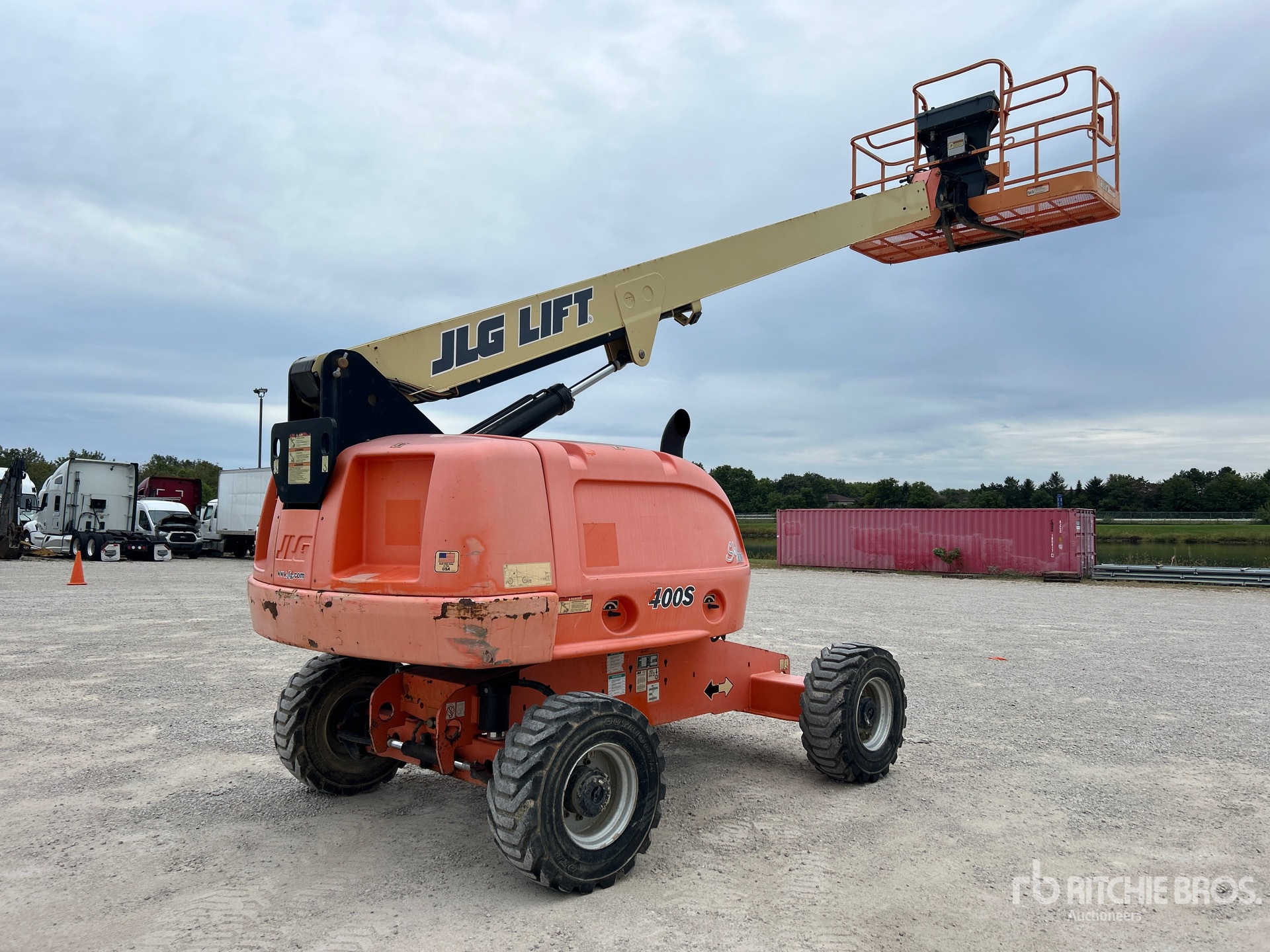 2014 JLG 400S