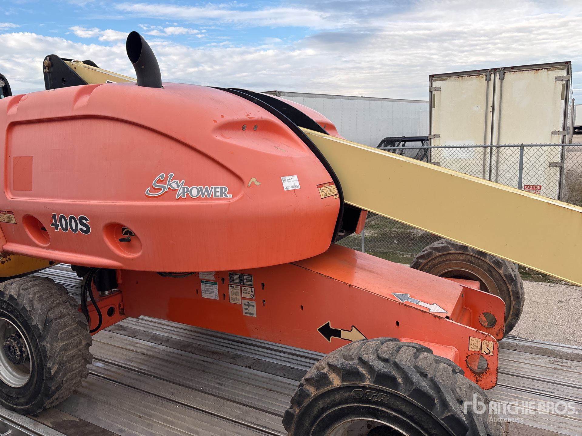2014 JLG 400S