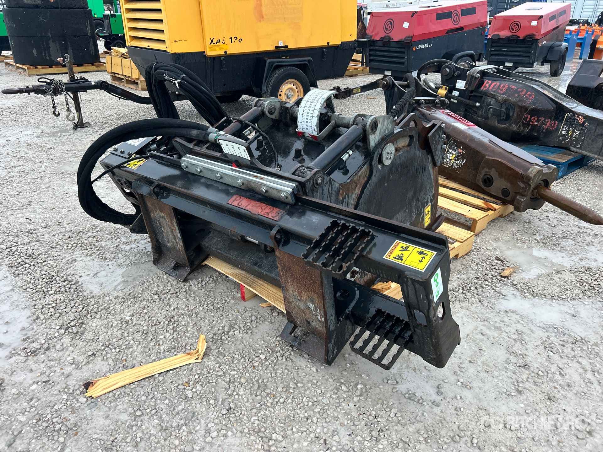 Photo of Caterpillar PC306