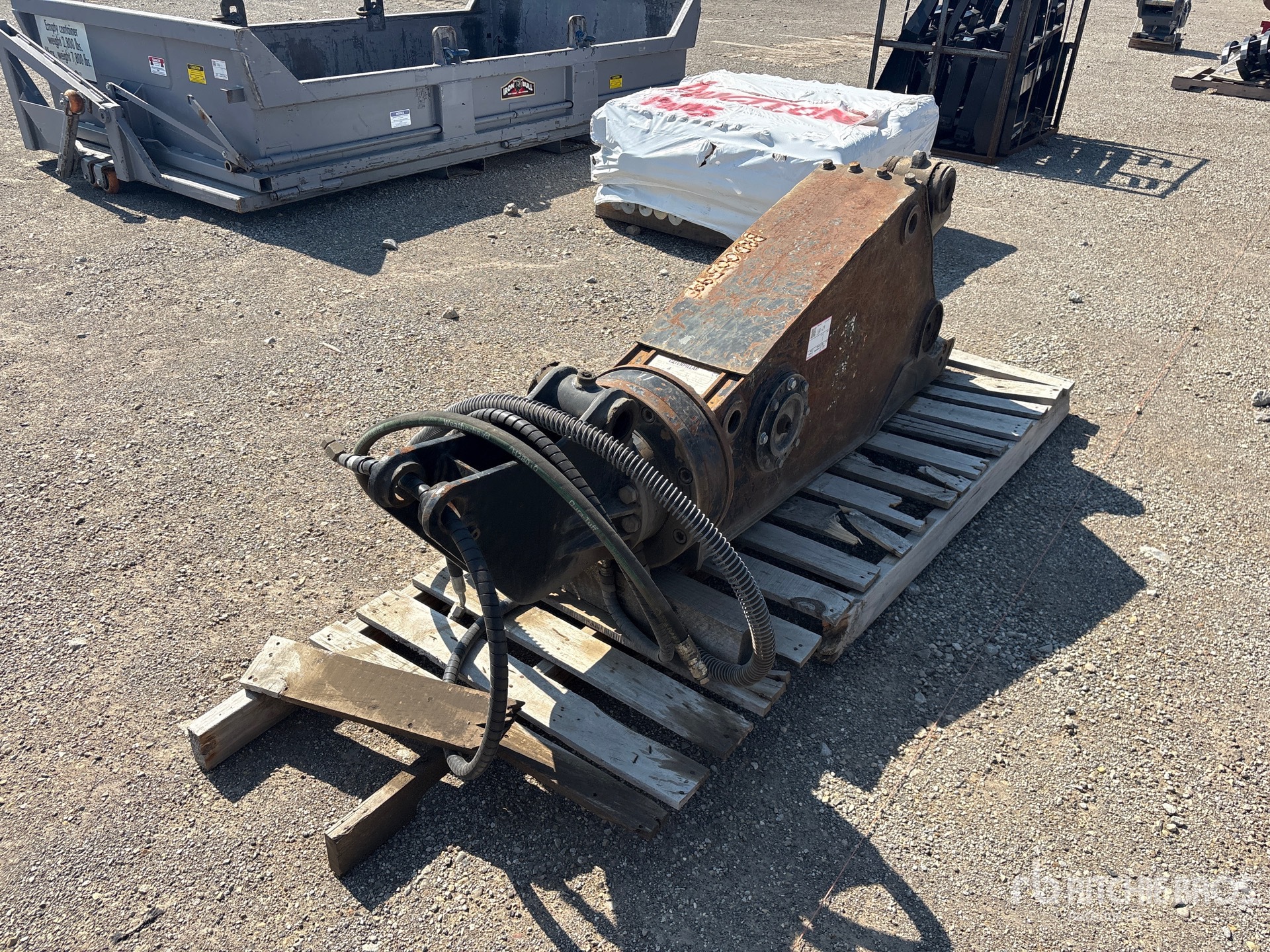 2019 Caterpillar S305