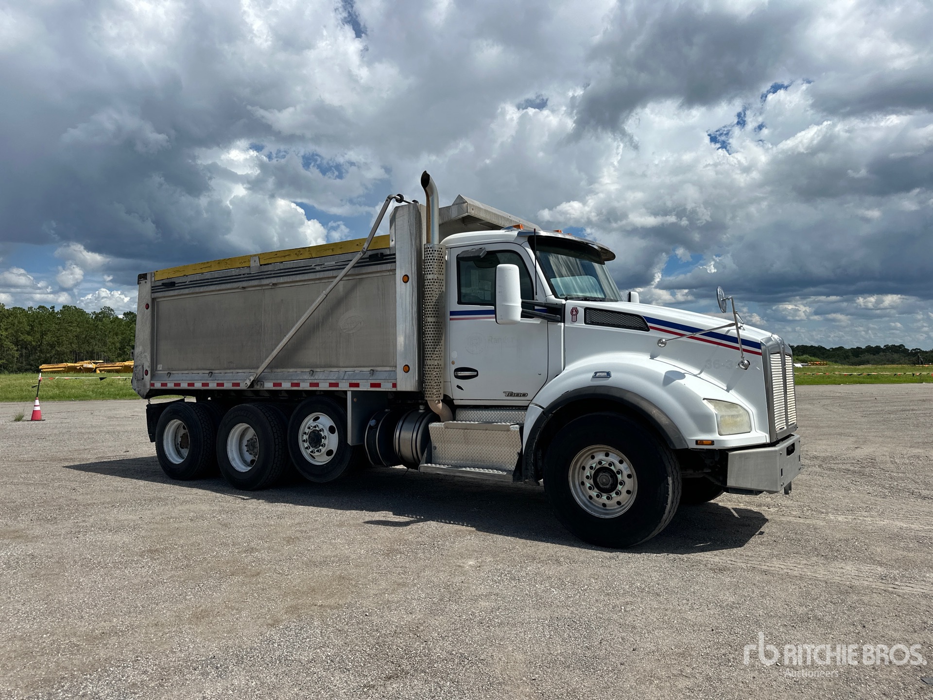 2015 Kenworth T880