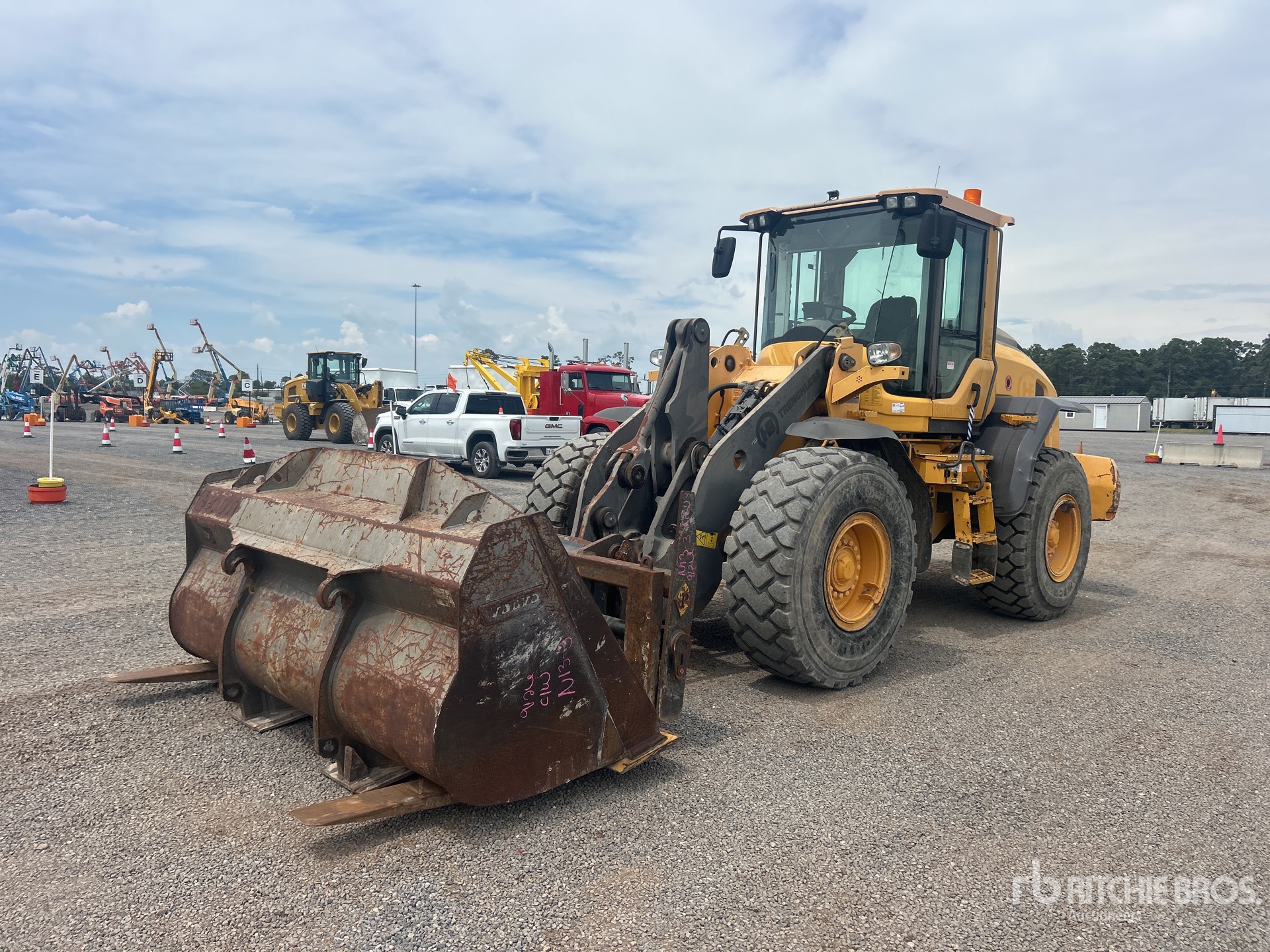 Photo of 2015 Volvo L90H