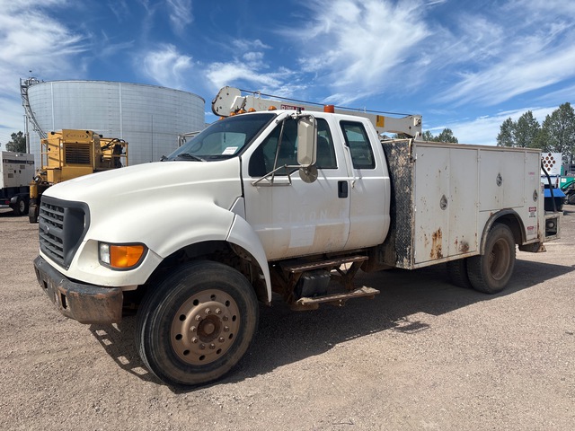 2001 Ford F-650 XLT 4x2 Extended Cab Service Truck