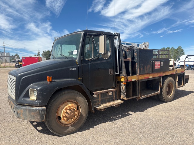 2001 Freightliner FL70 Truck