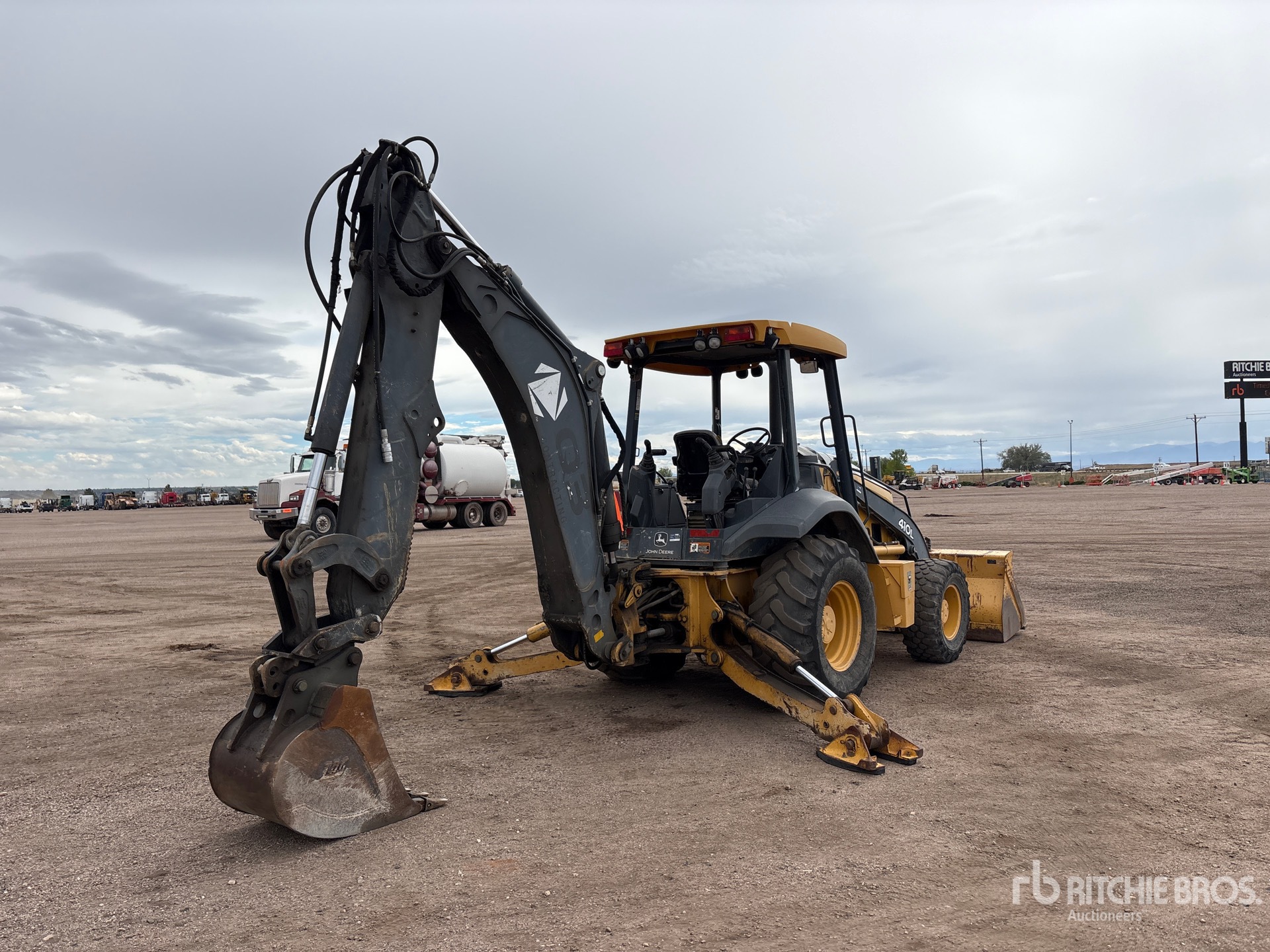 2015 John Deere 410L