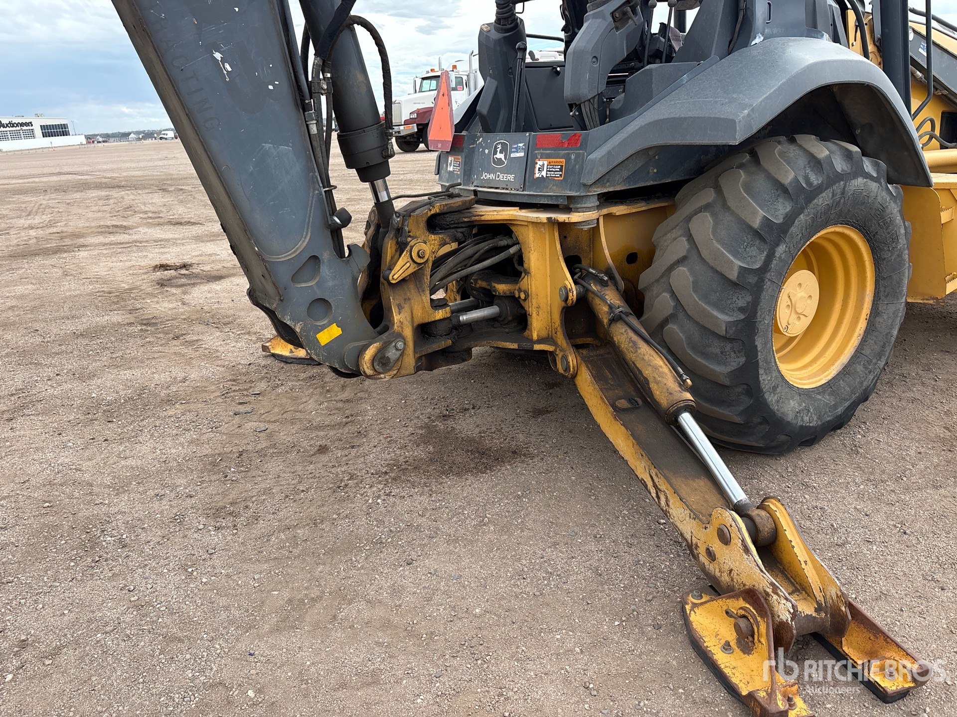 2015 John Deere 410L