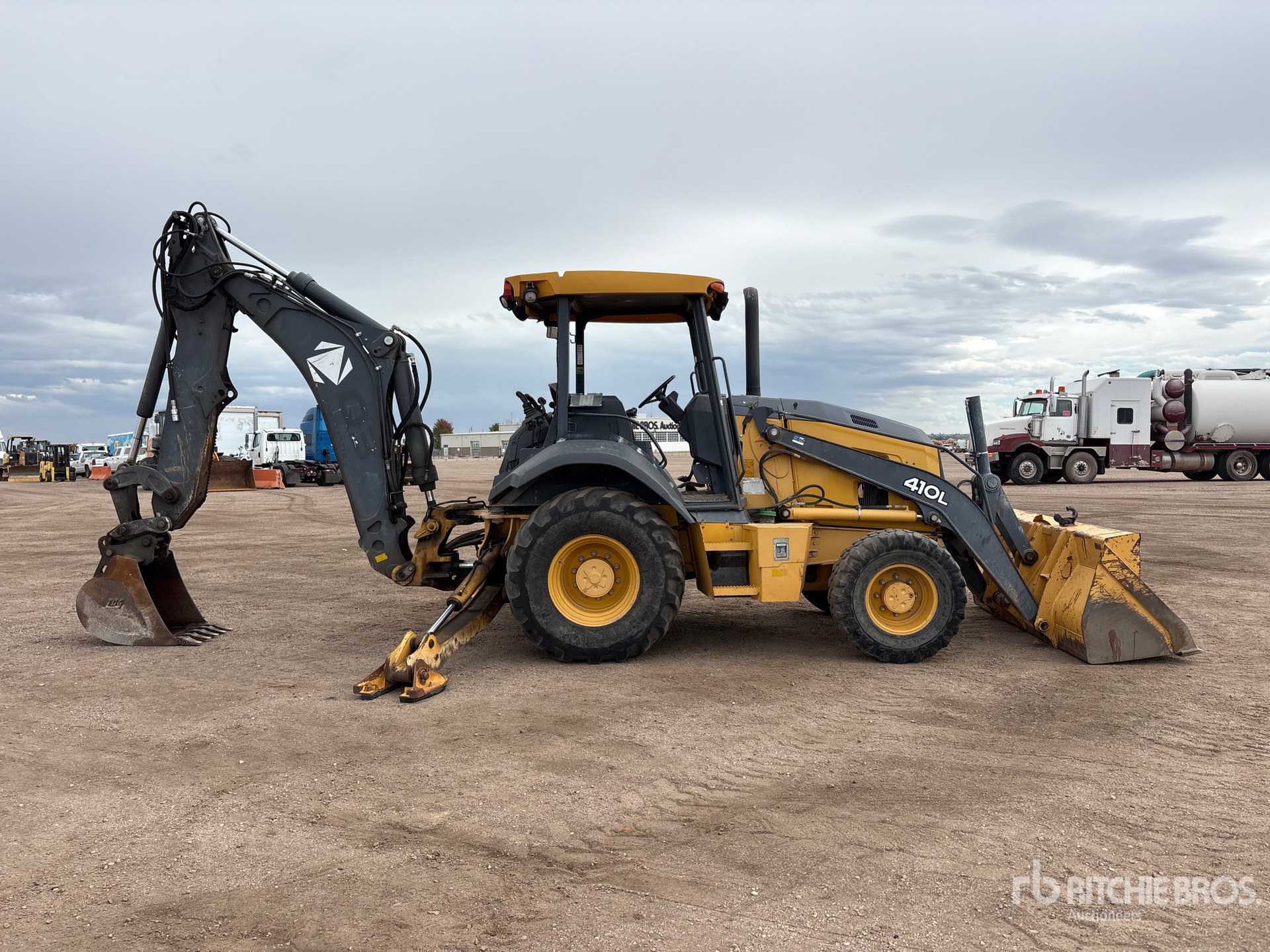 2015 John Deere 410L
