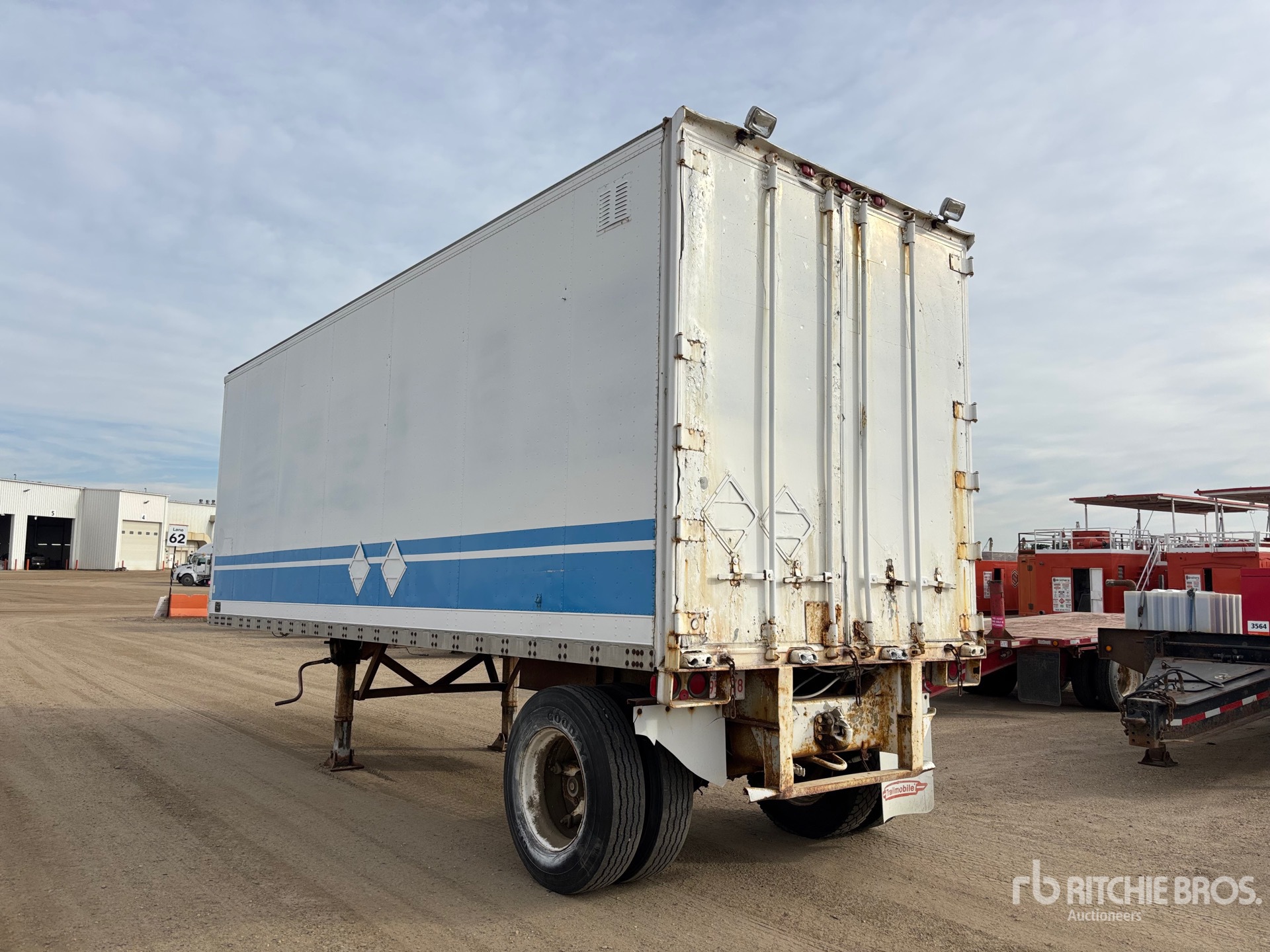 1985 Fruehauf 28 FT X 102 IN S/A HEATED