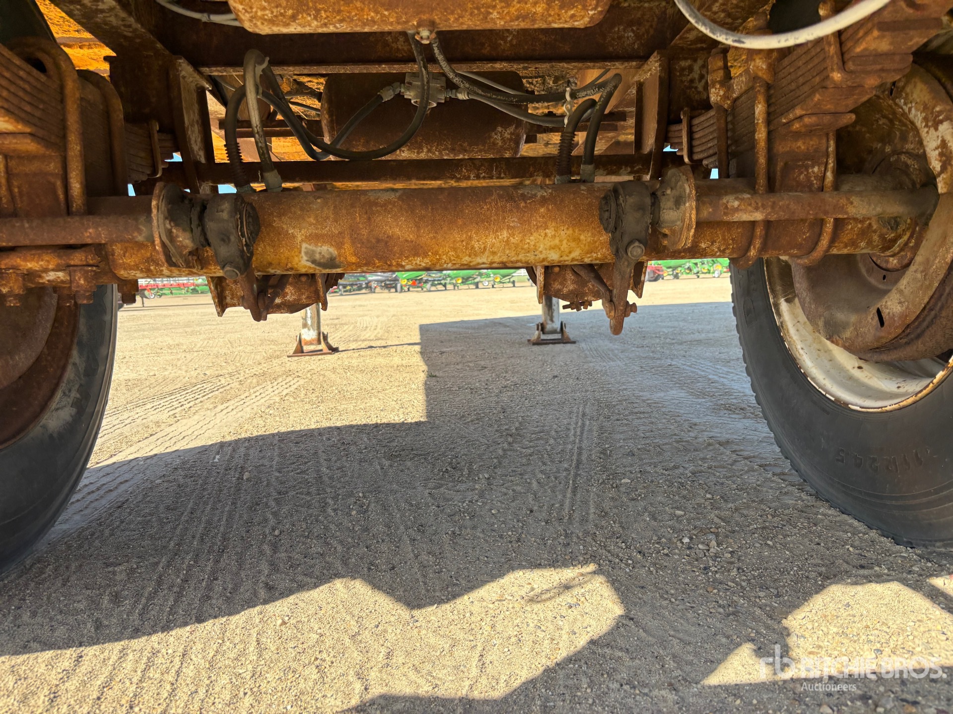 1985 Fruehauf 28 ft x 102 in S/A Heated
