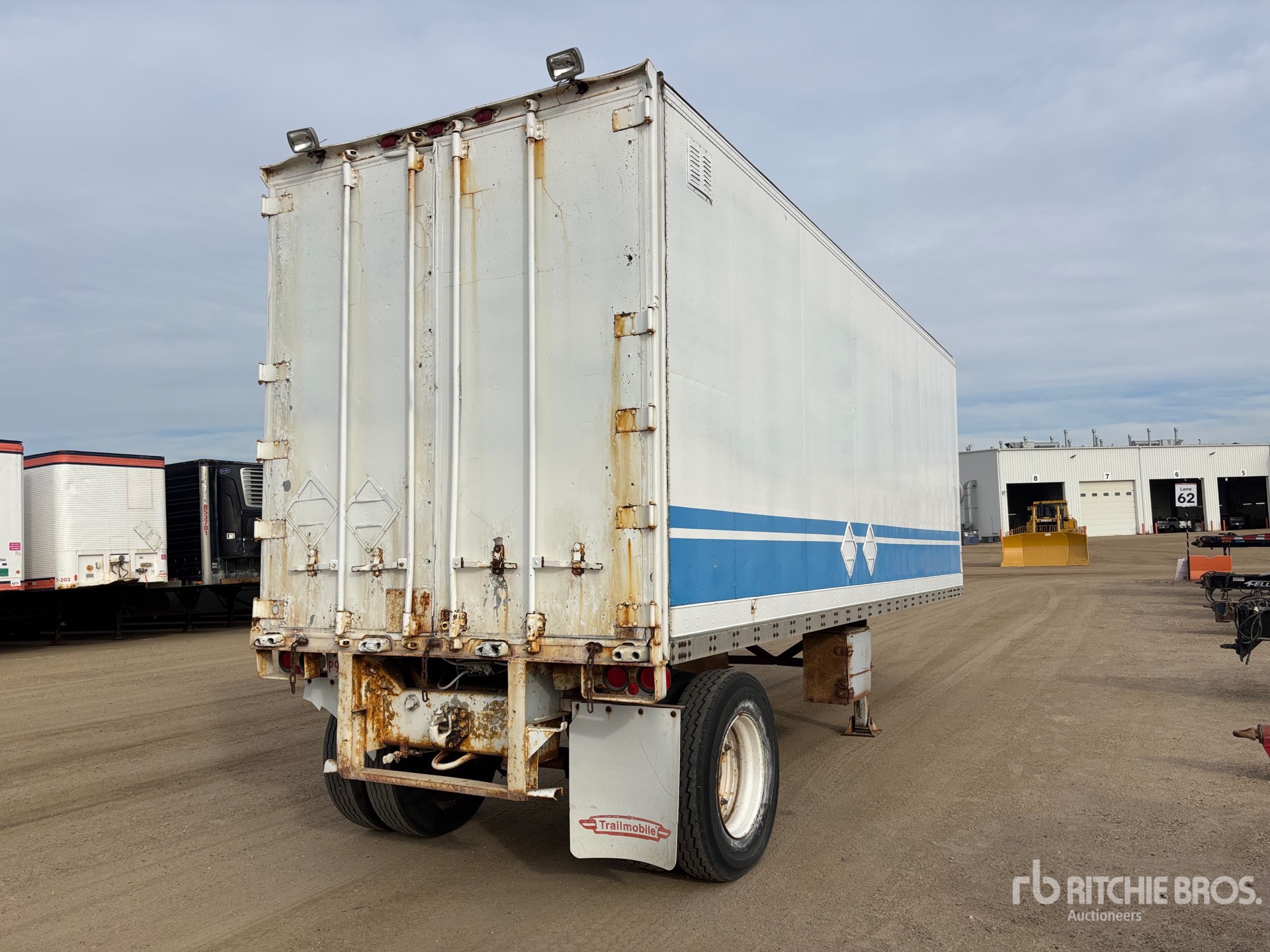 1985 Fruehauf 28 FT X 102 IN S/A HEATED