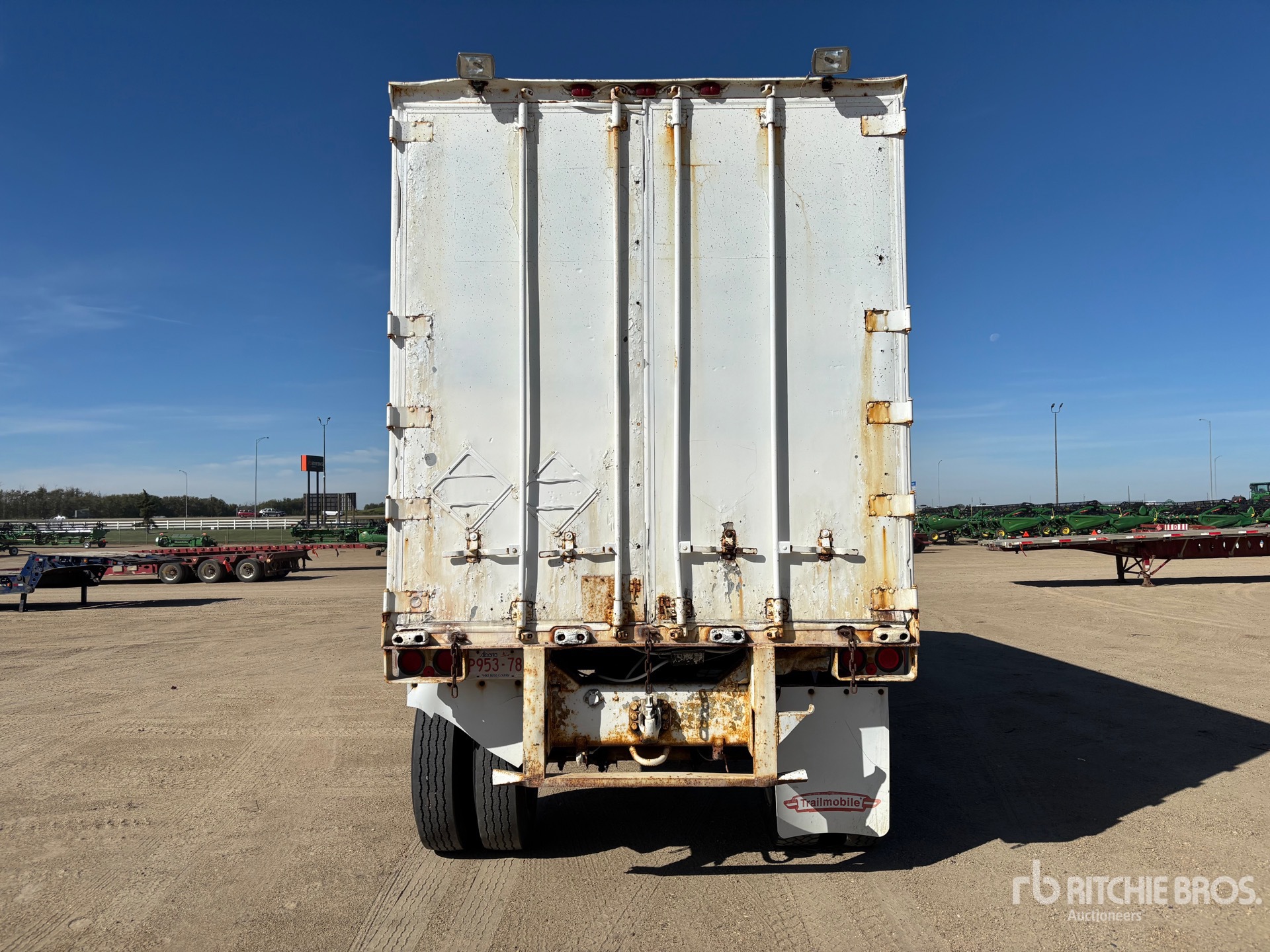 1985 Fruehauf 28 ft x 102 in S/A Heated