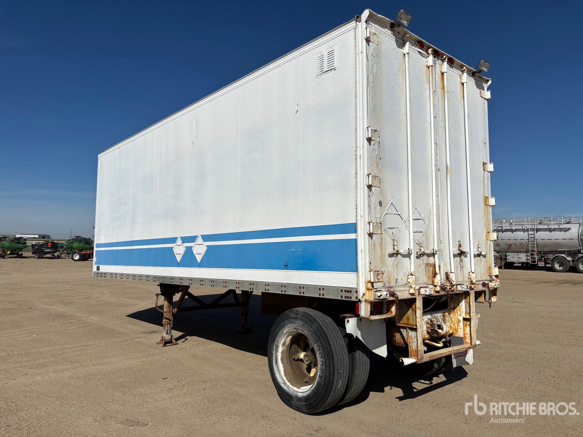 1985 Fruehauf 28 ft x 102 in S/A Heated