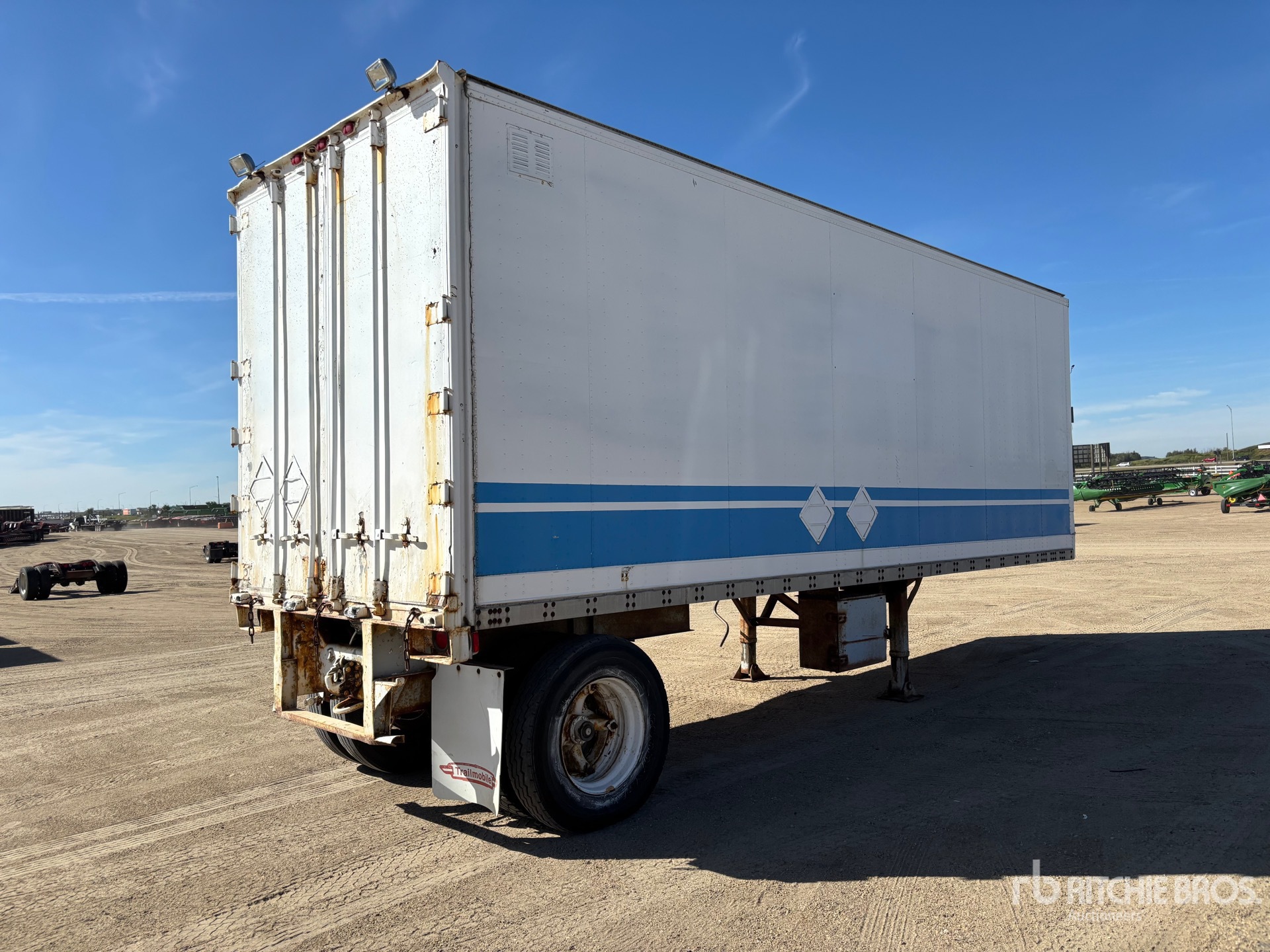 1985 Fruehauf 28 ft x 102 in S/A Heated