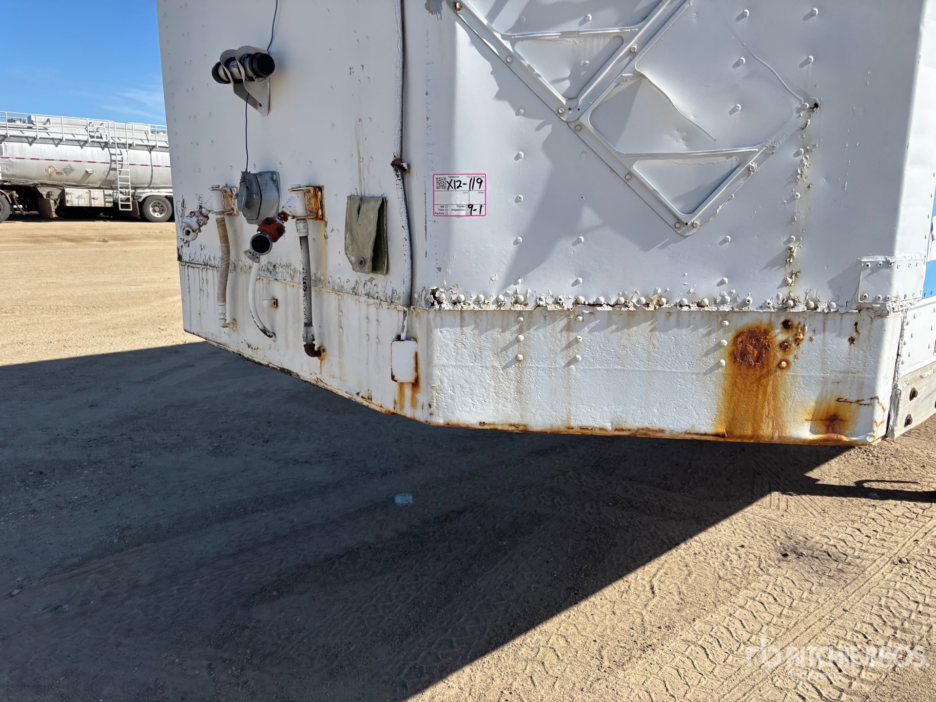 1985 Fruehauf 28 ft x 102 in S/A Heated