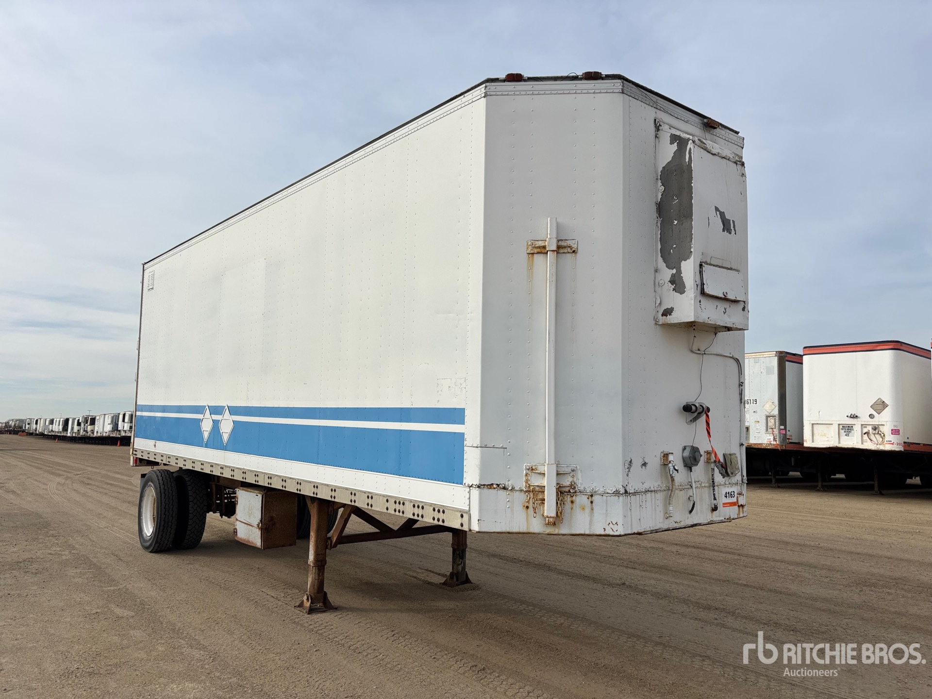 1985 Fruehauf 28 FT X 102 IN S/A HEATED
