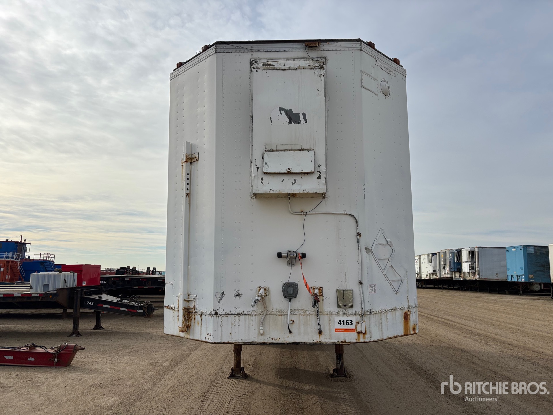 1985 Fruehauf 28 FT X 102 IN S/A HEATED