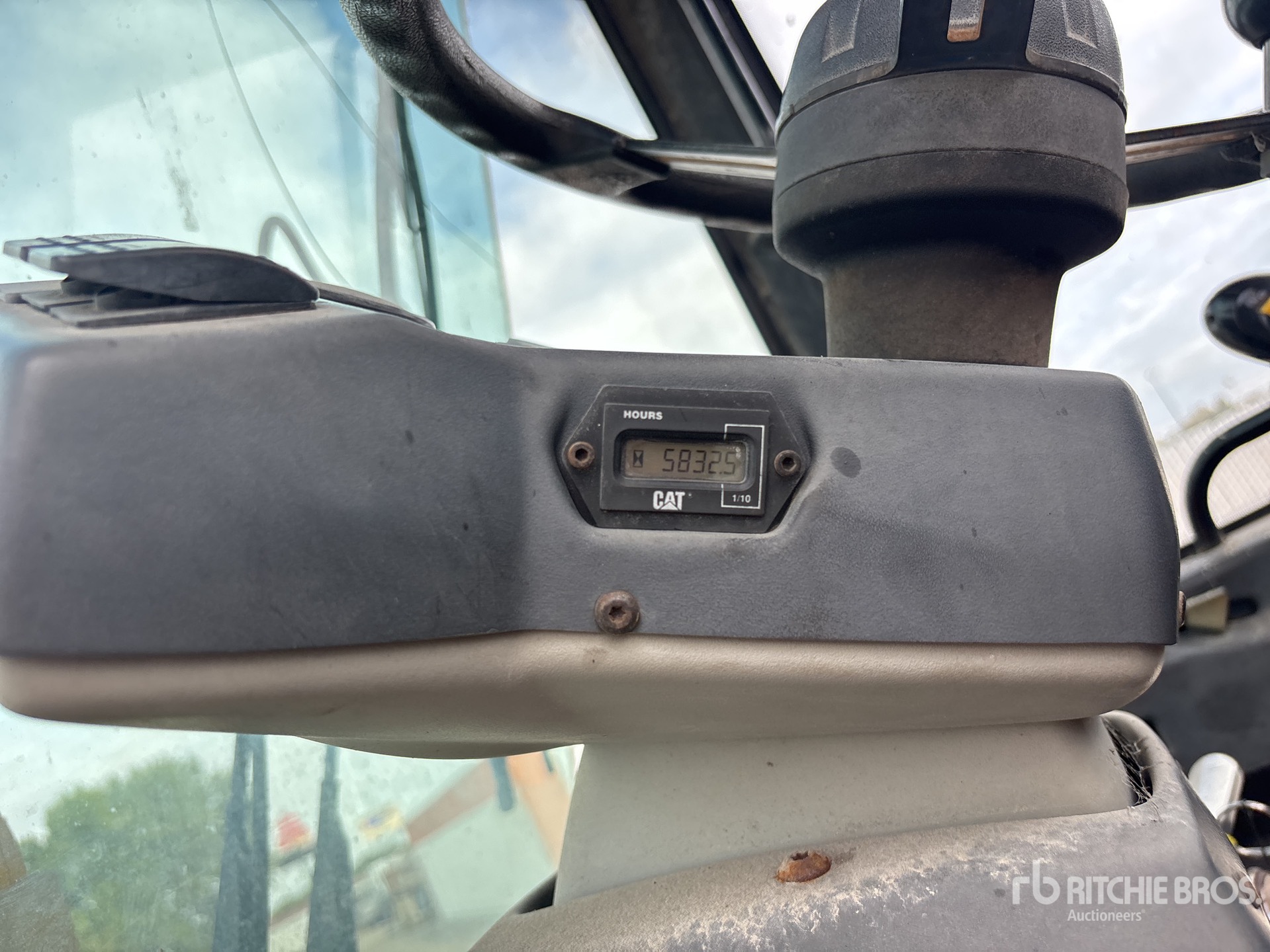 2001 Caterpillar 902