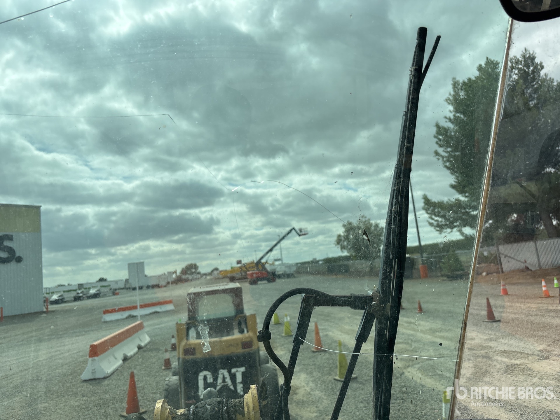 2001 Caterpillar 902