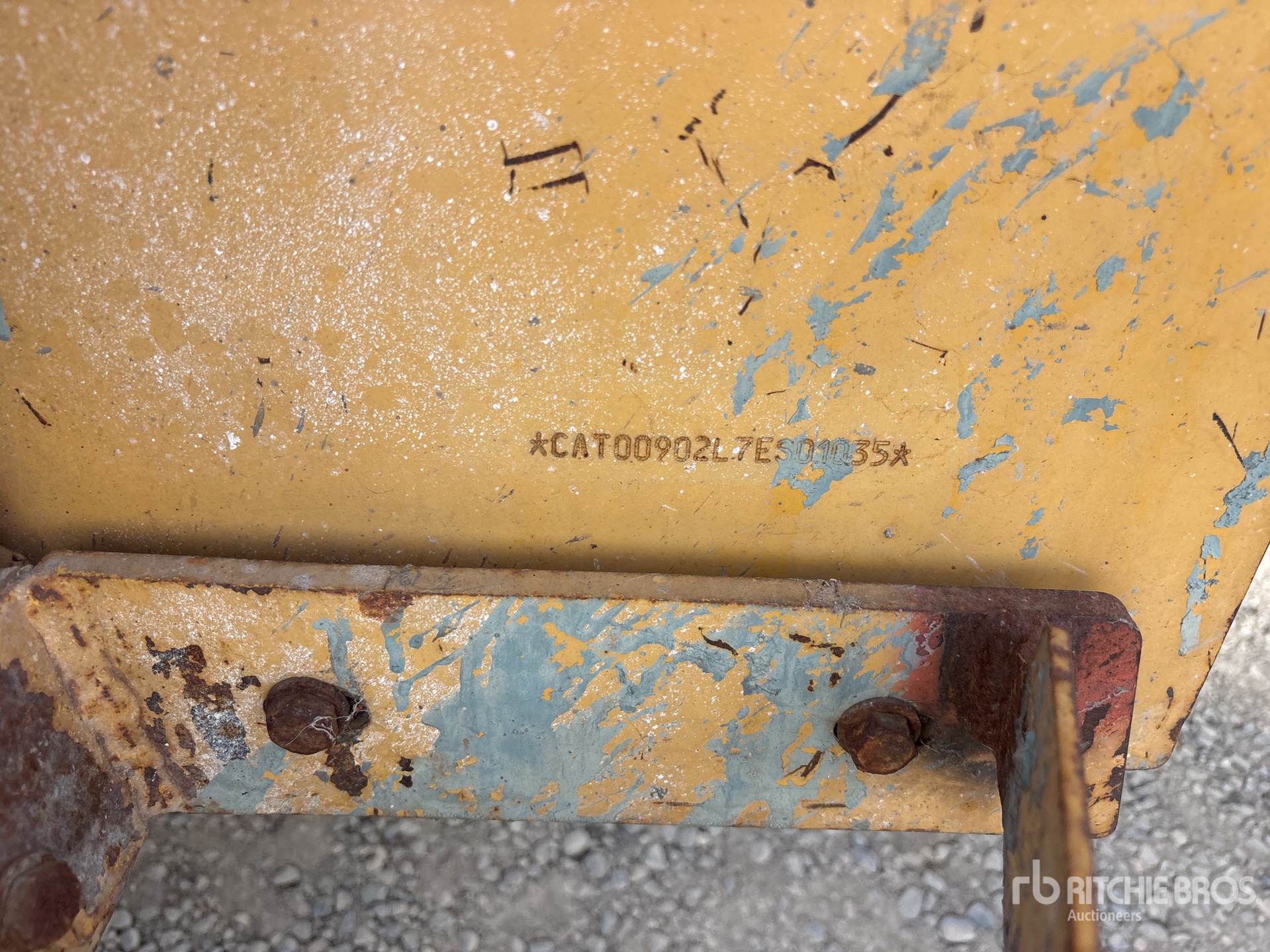 2001 Caterpillar 902
