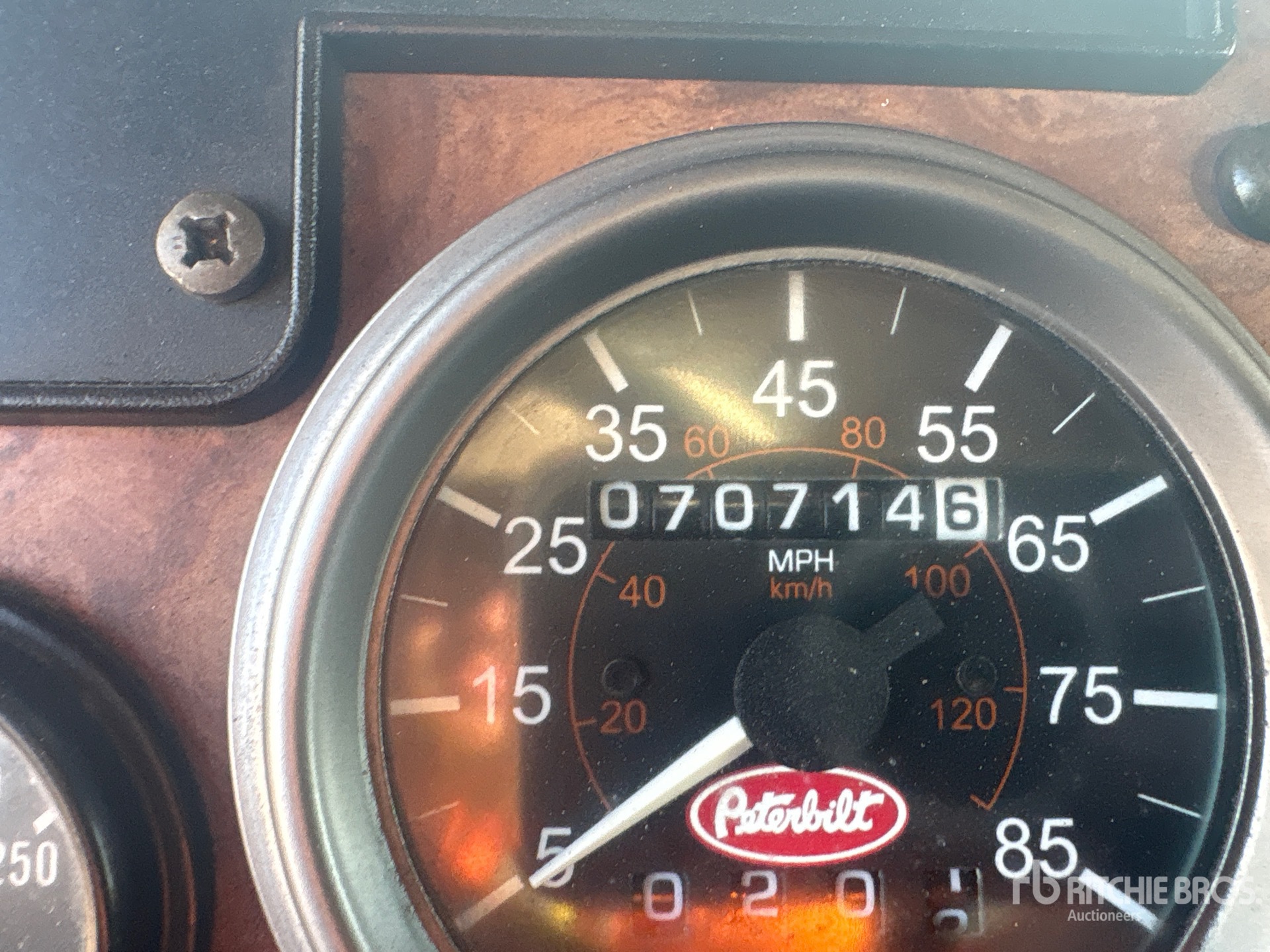 2006 Peterbilt 335
