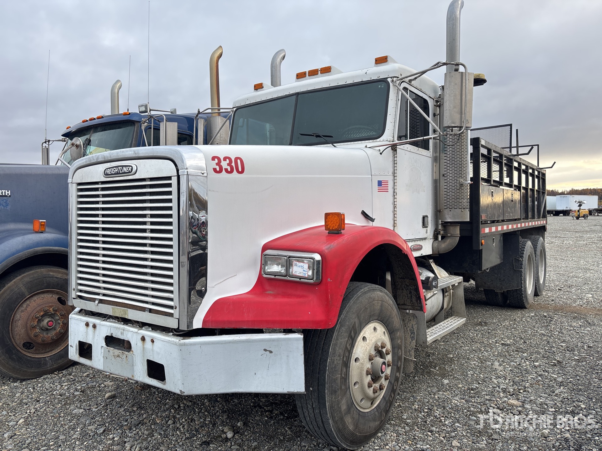 Photo of 1999 Freightliner FLD120