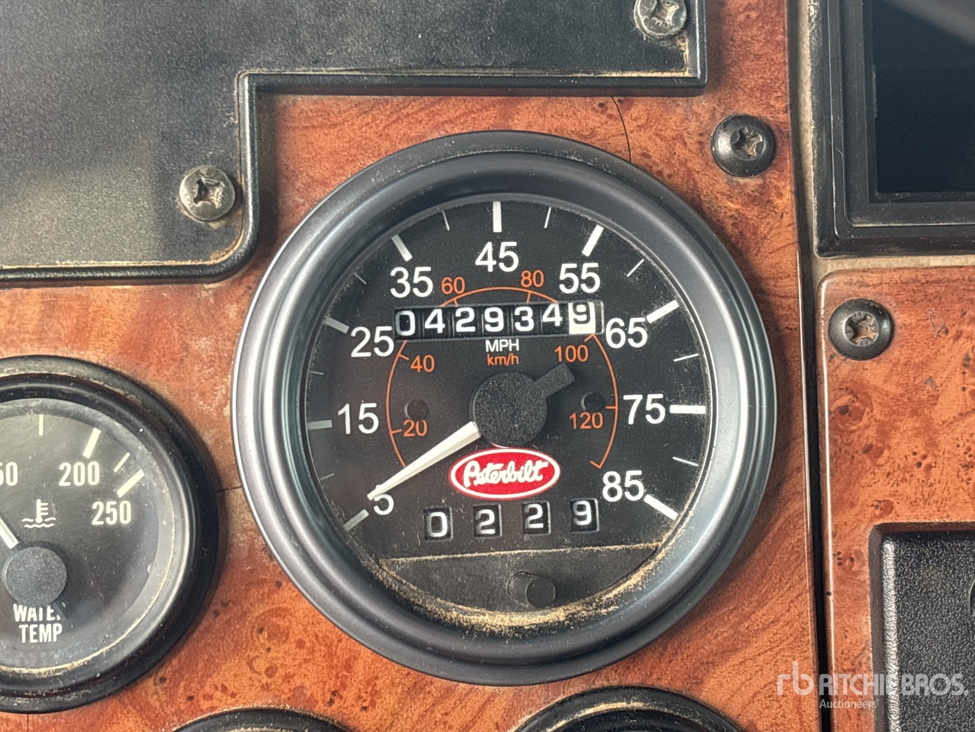 2006 Peterbilt 335