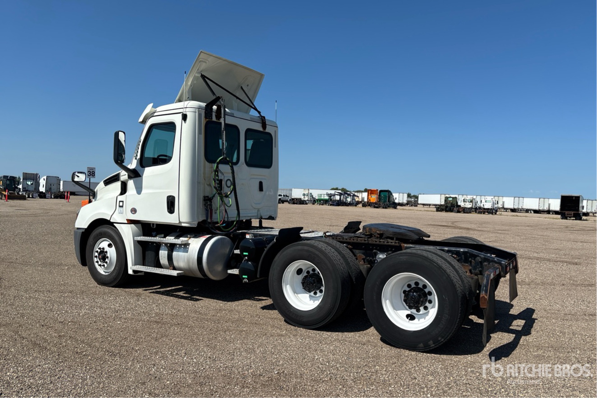 2019 Freightliner CASCADIA 126