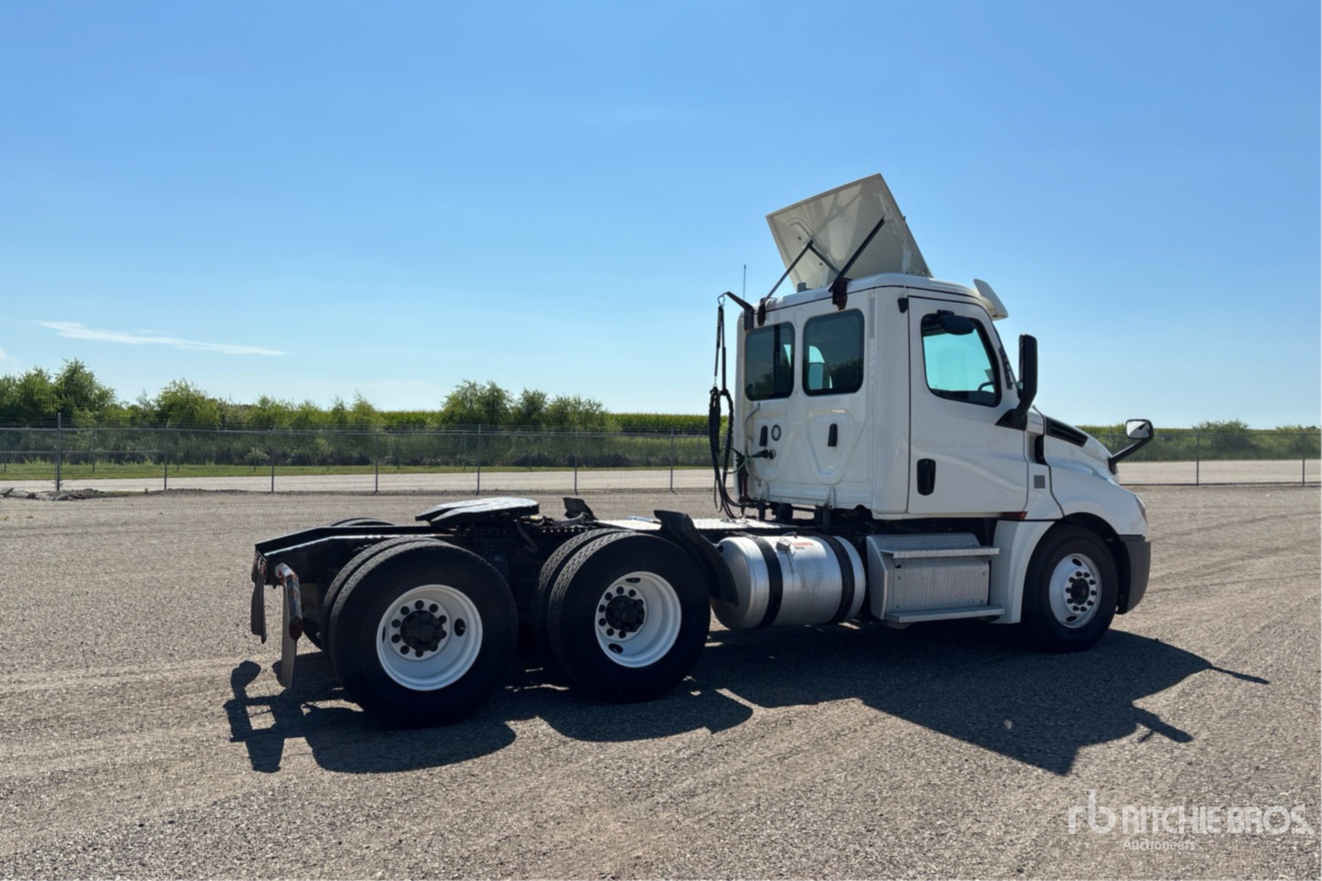 2019 Freightliner CASCADIA 126