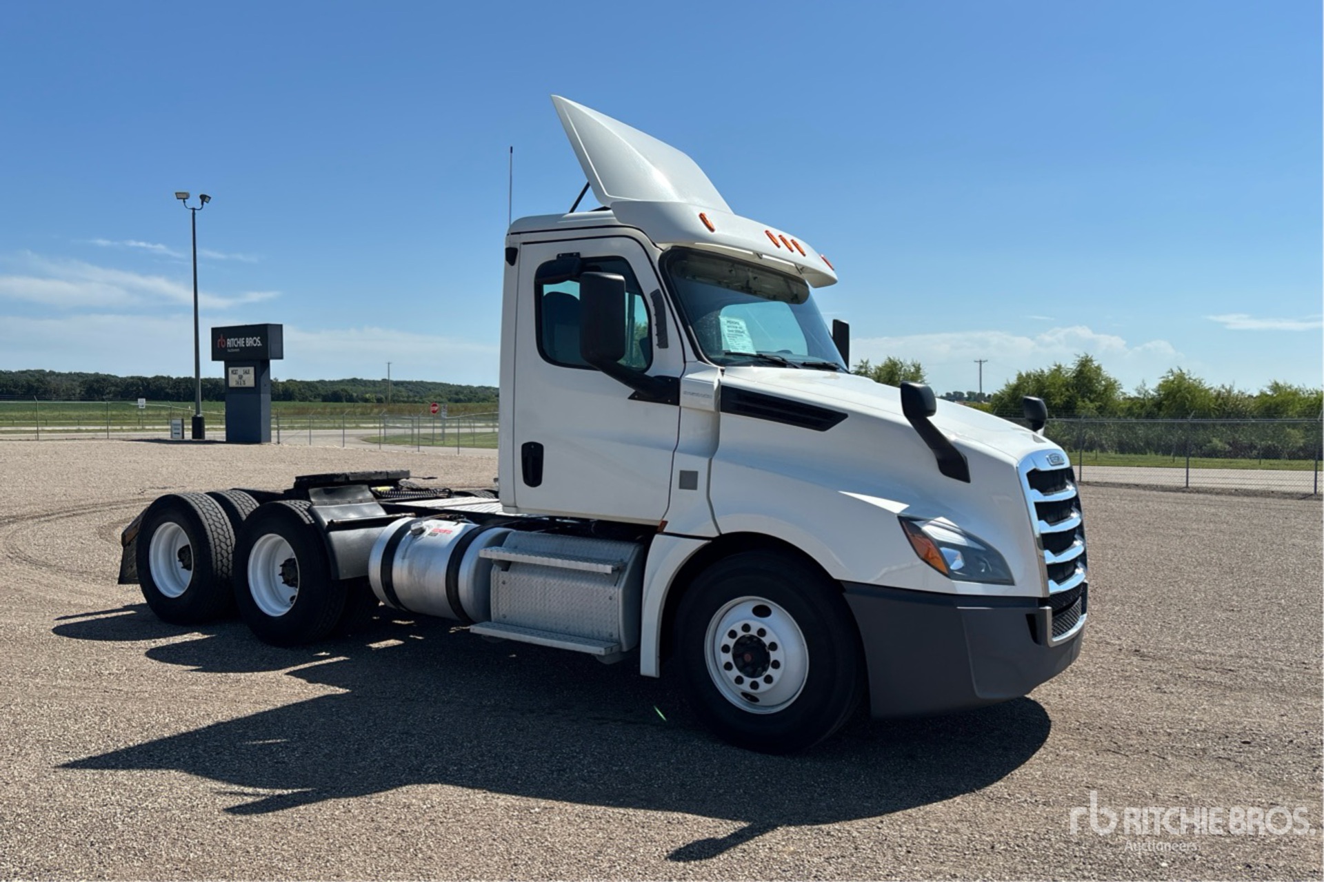 2019 Freightliner CASCADIA 126