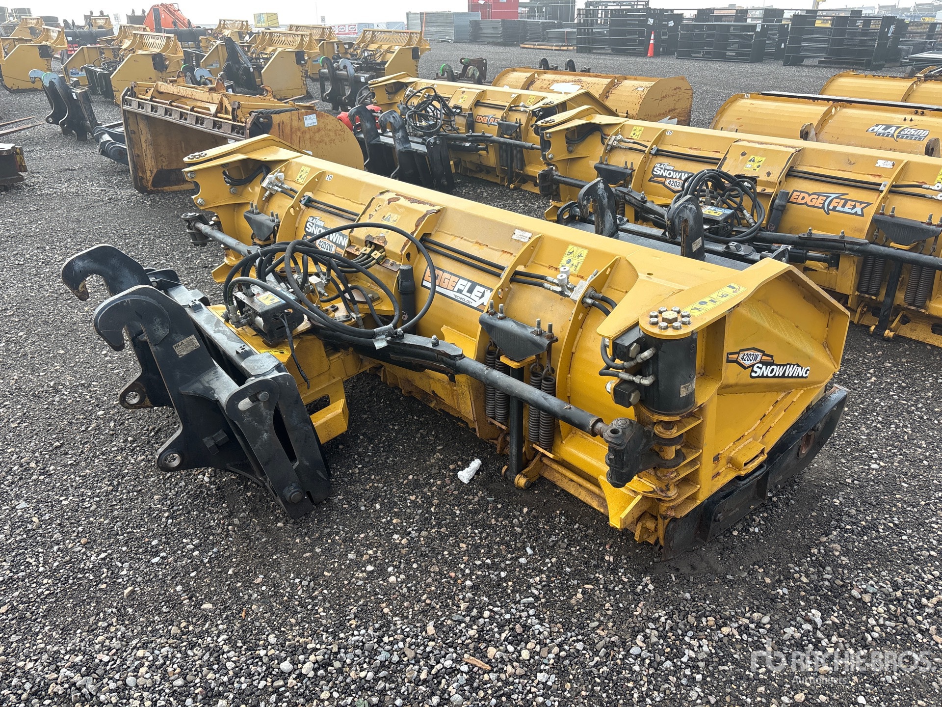 2022 Hla Snow 4203W