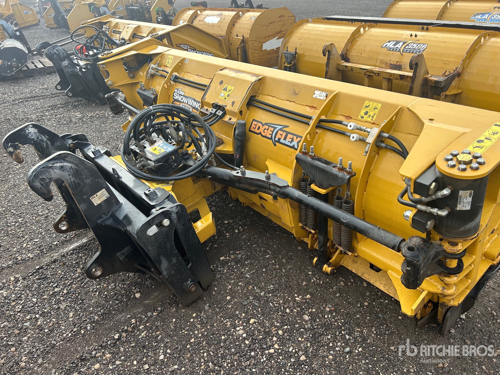 2023 Hla Snow 4203W