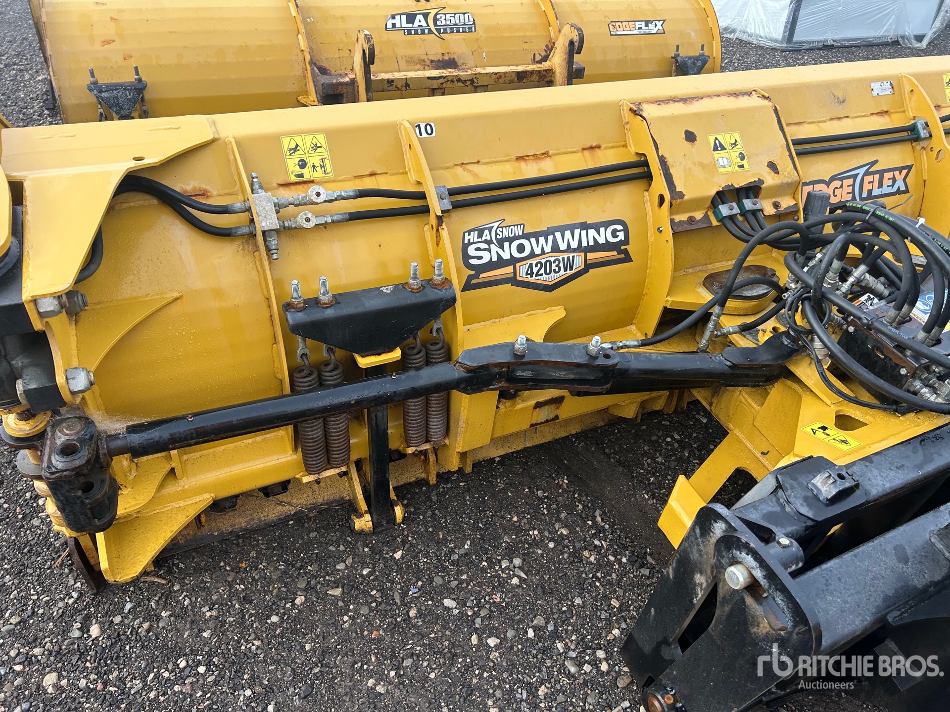 2023 Hla Snow 4203W