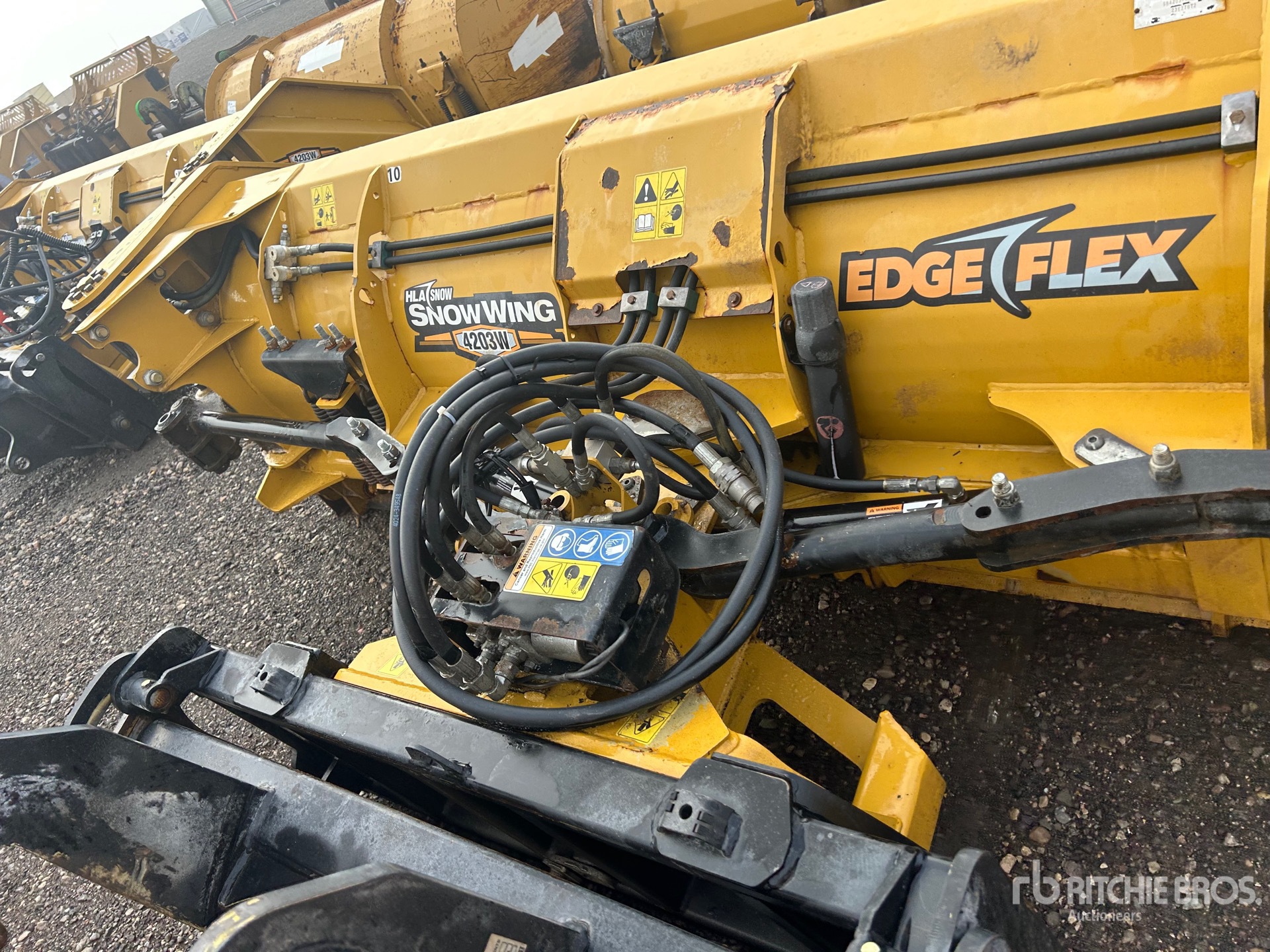 2023 Hla Snow 4203W