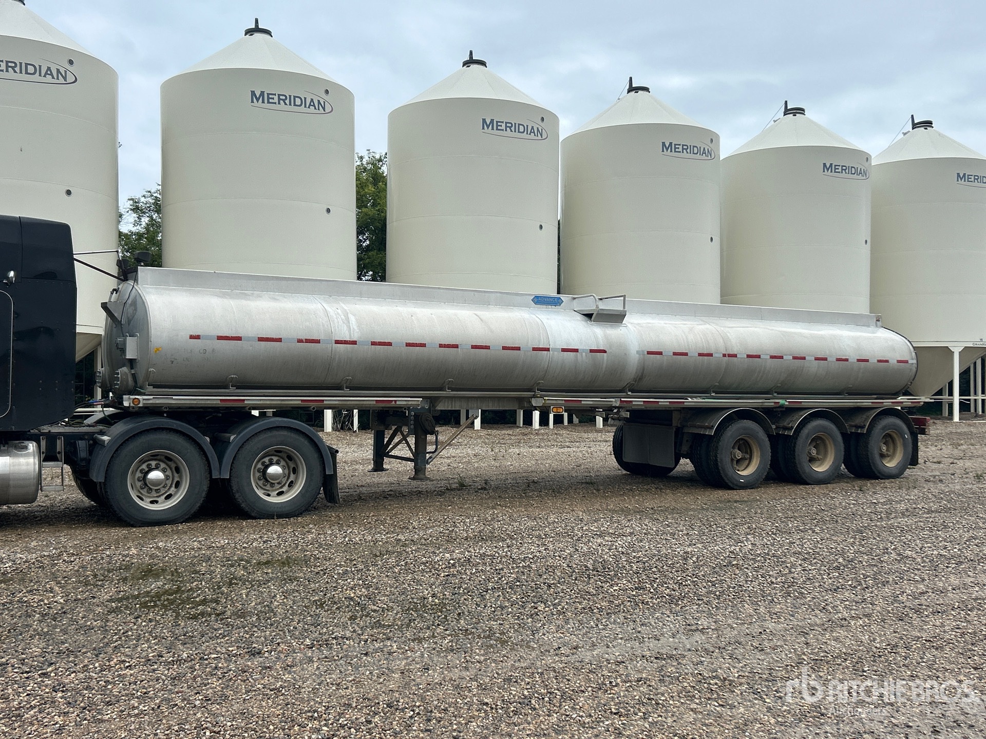 Photo of 2002 Advance 34000 L Tri/A