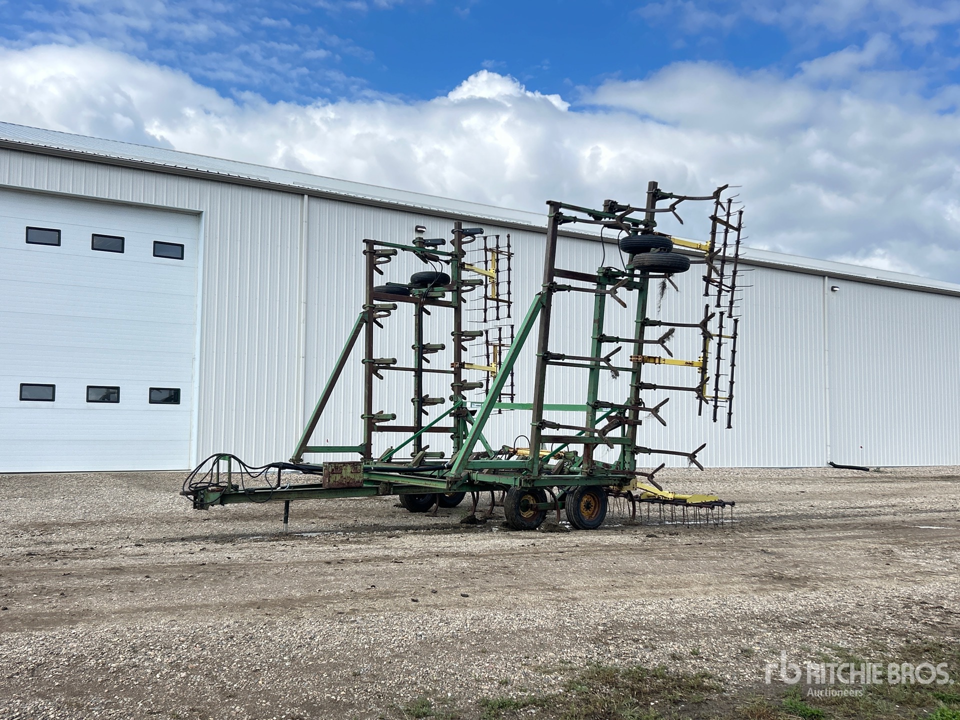 John Deere 1610